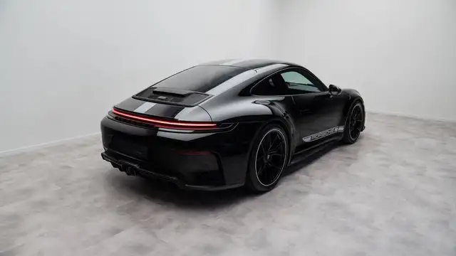 Porsche 911 view 15