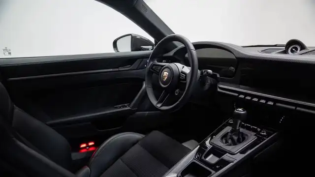 Porsche 911 view 9