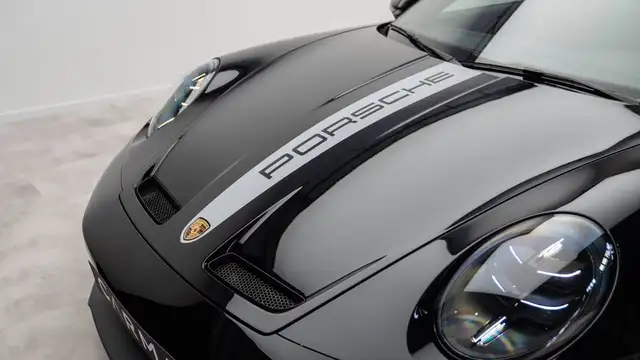 Porsche 911 view 5