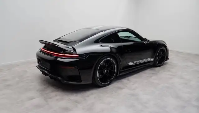 Porsche 911 view 3