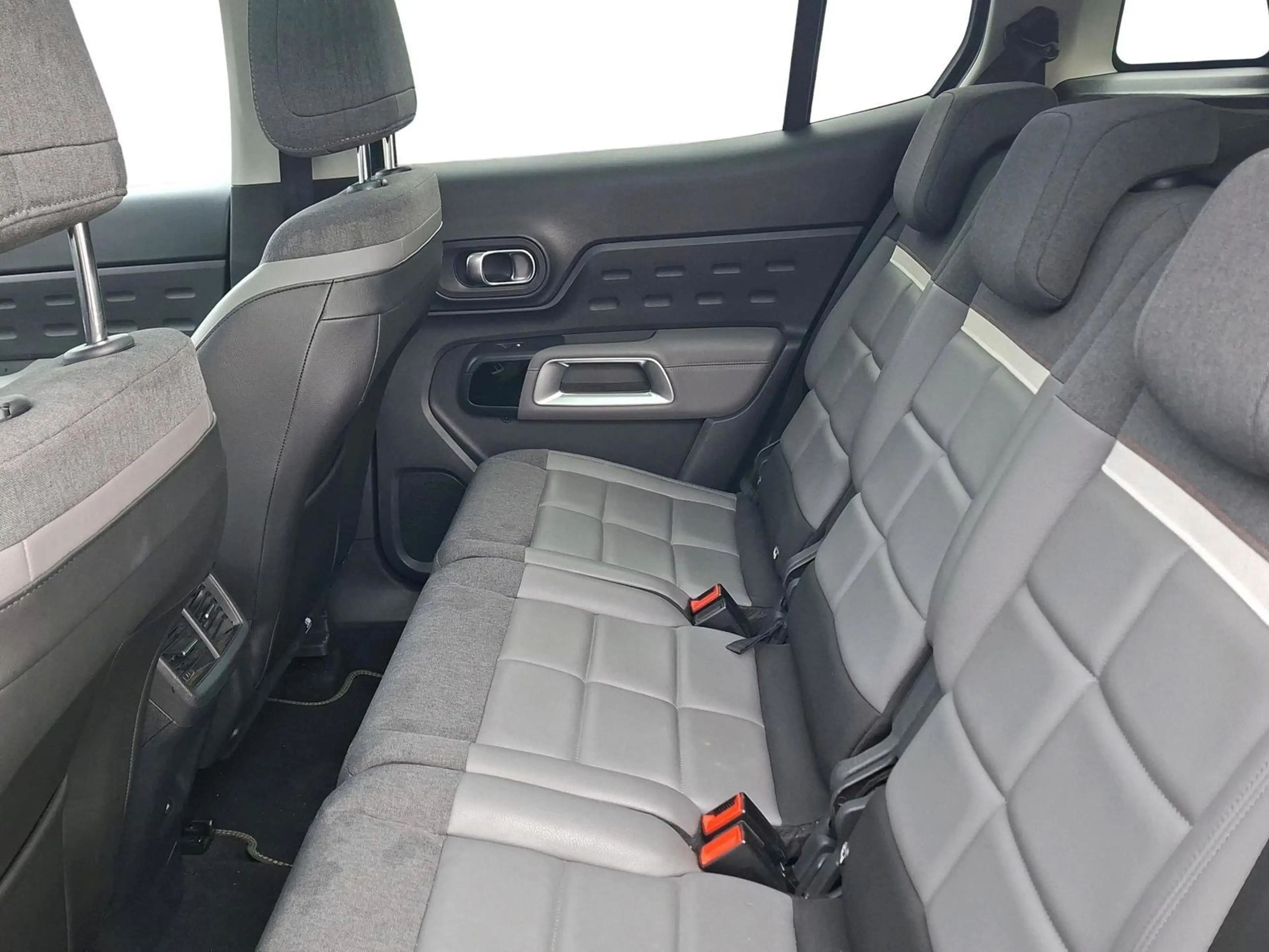 Citroen C5 Shine Pack Plug-In Hybrid 225 EAT8 — photo 8