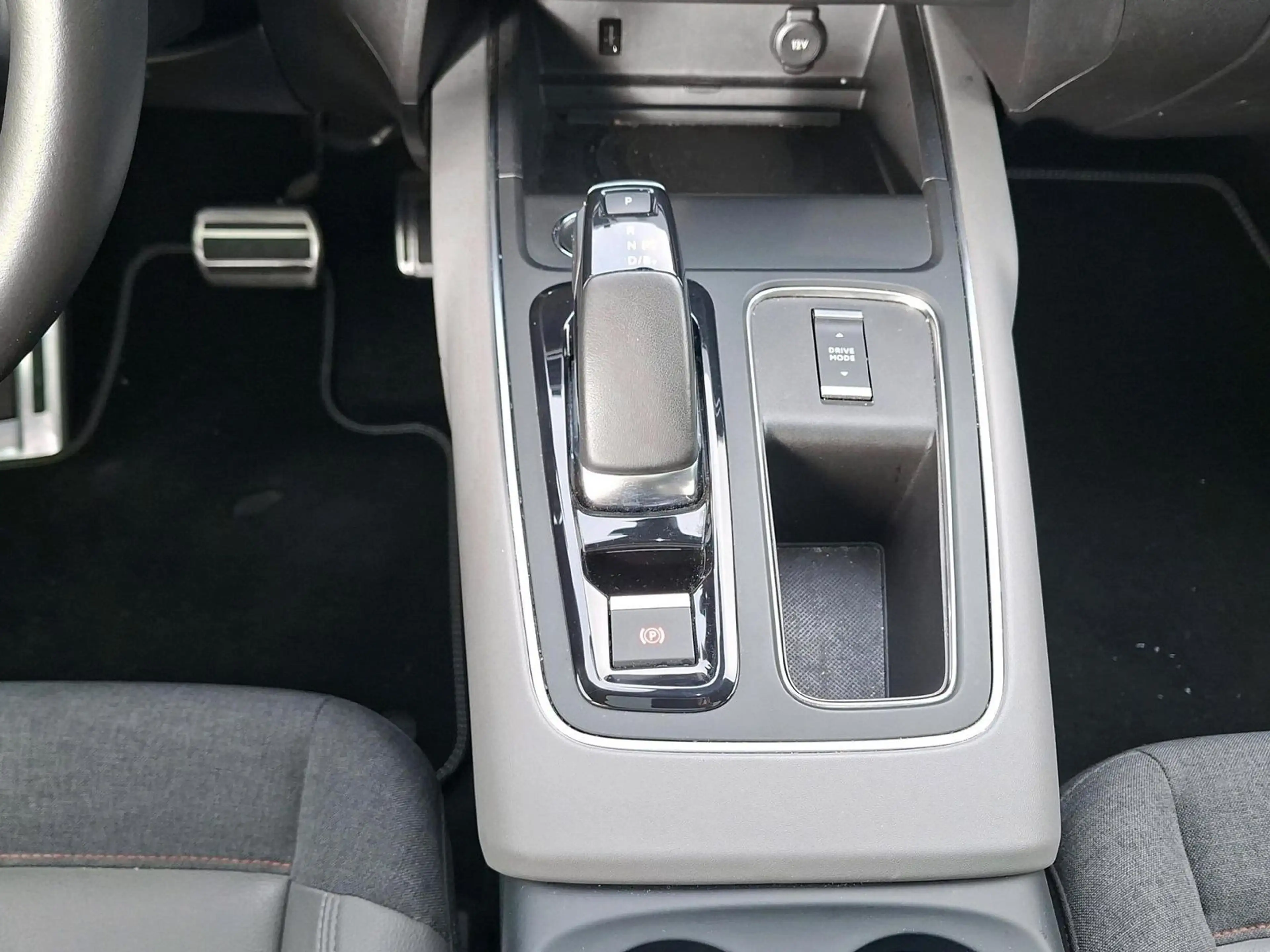Citroen C5 Shine Pack Plug-In Hybrid 225 EAT8 — photo 11