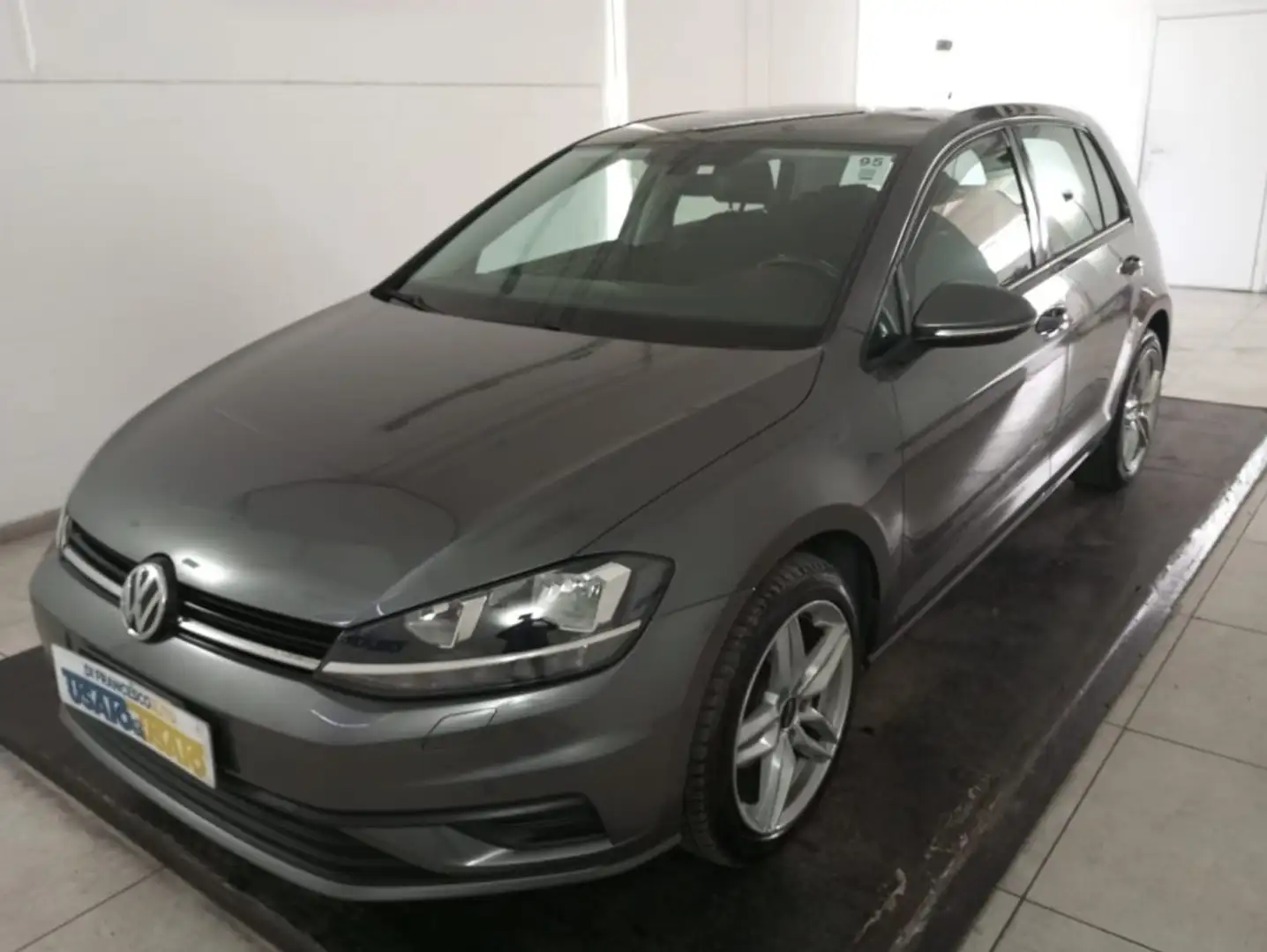 Volkswagen Golf 5p 1.0 tsi Trendline 110cv Grijs - 1