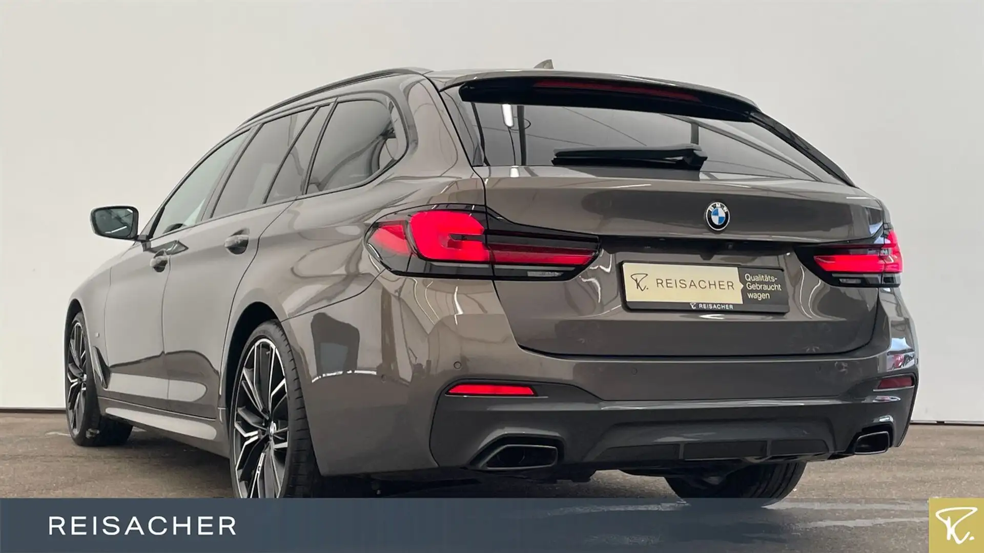 BMW 540 d A xDrive Tou MSportPRO Pano AHK ACC H&K 20" Grau - 2