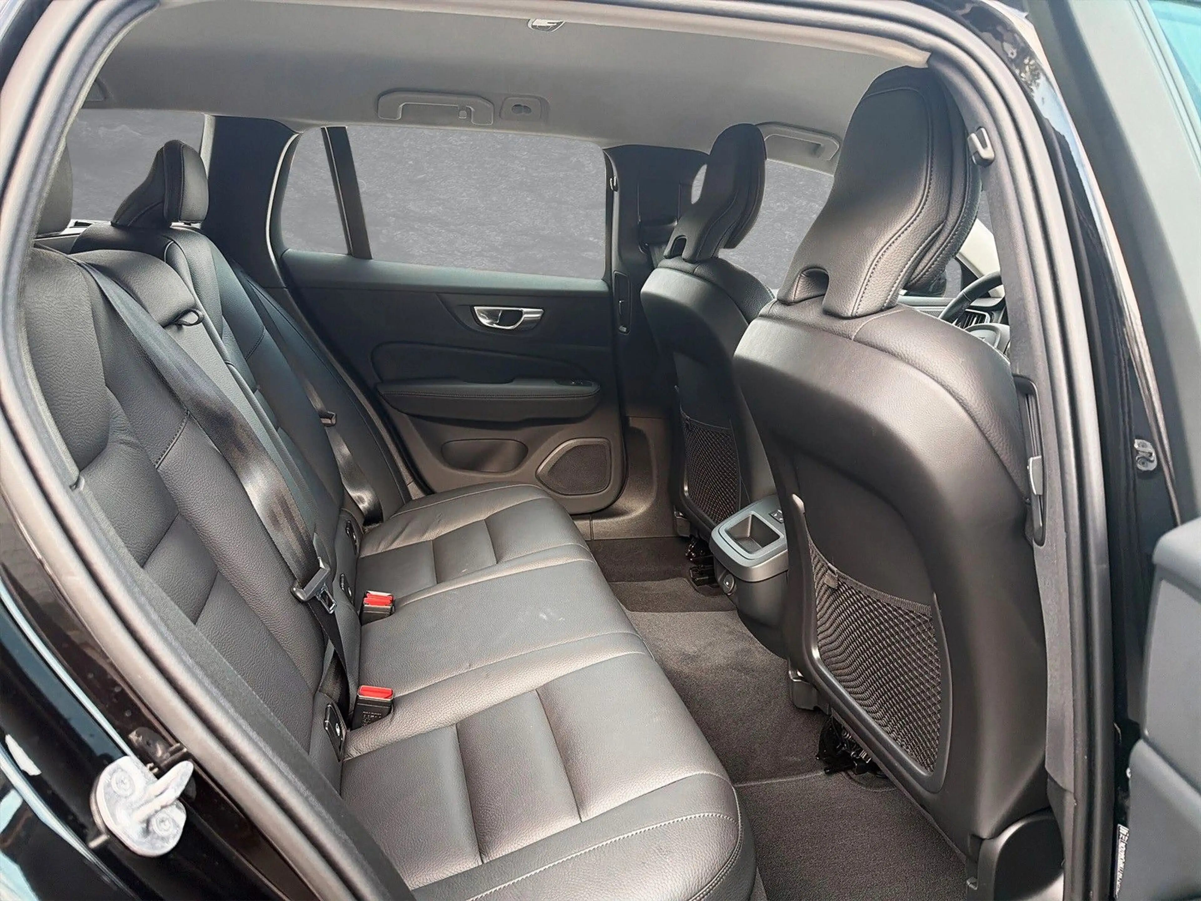 Volvo V60 B4 Mild-Hybrid Plus Dark ACC BLIS LED — photo 5