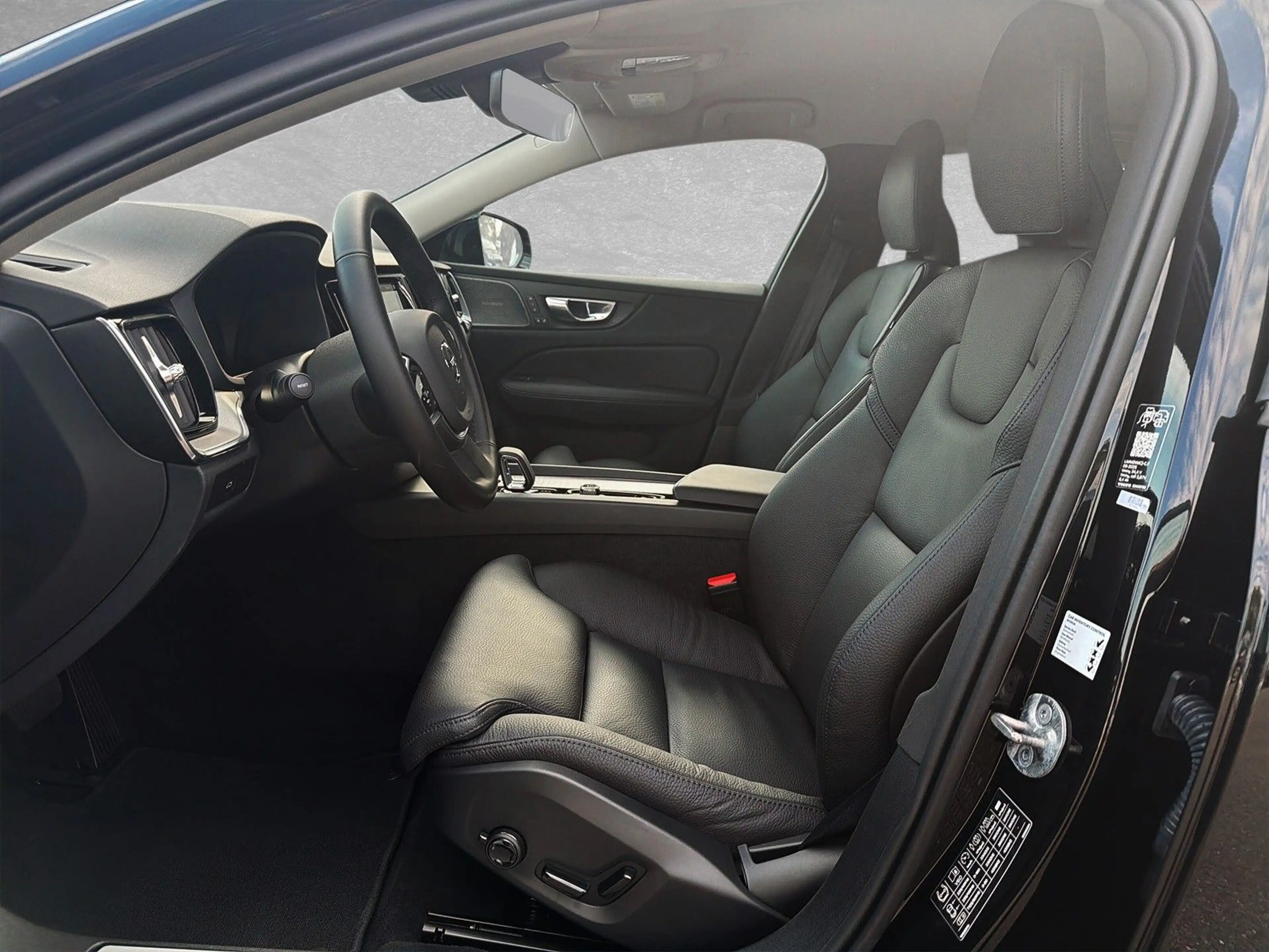 Volvo V60 B4 Mild-Hybrid Plus Dark ACC BLIS LED — photo 3