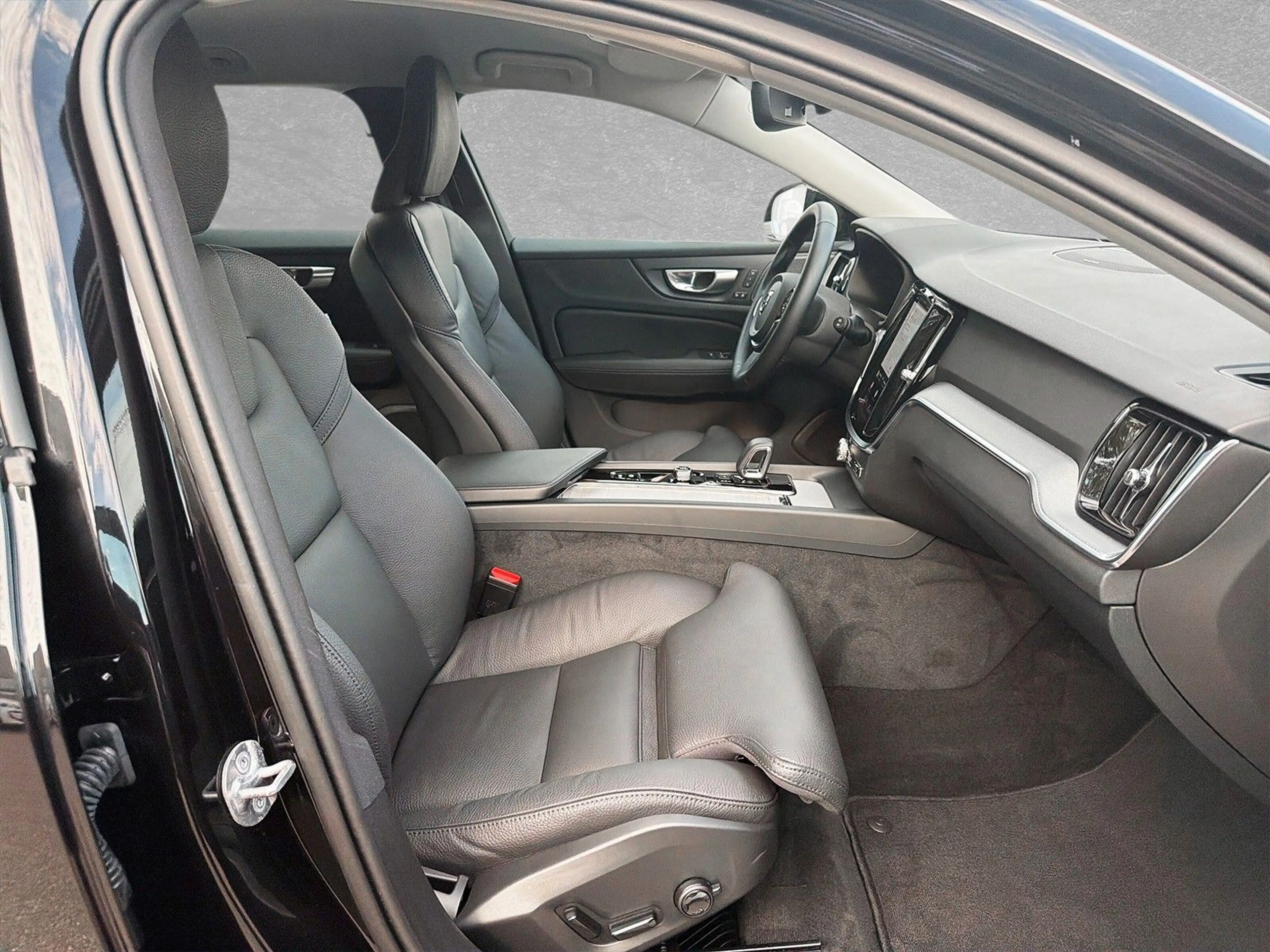 Volvo V60 B4 Mild-Hybrid Plus Dark ACC BLIS LED — photo 4