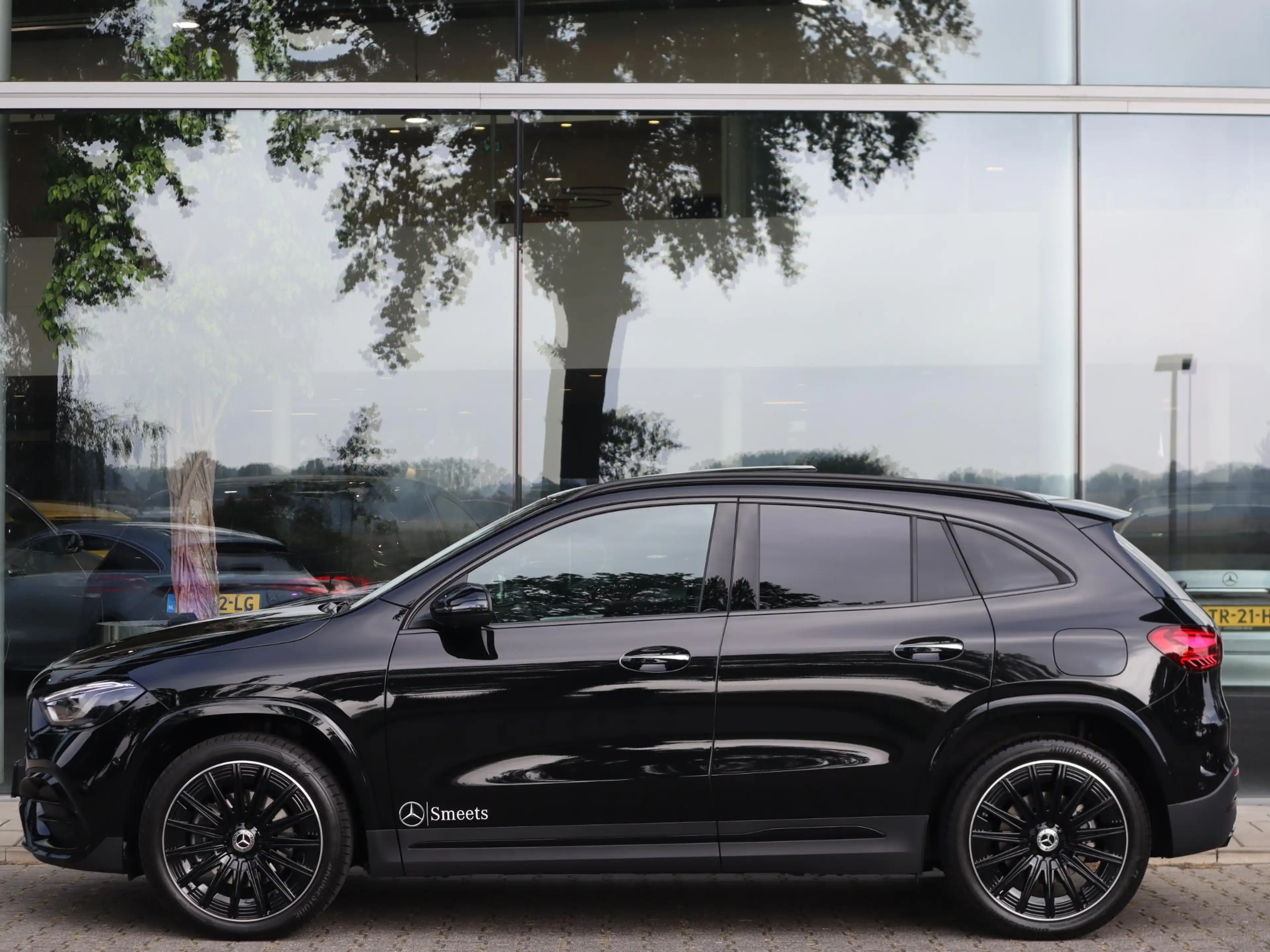 Mercedes-Benz GLA 250 e 140 Years Edition — photo 4