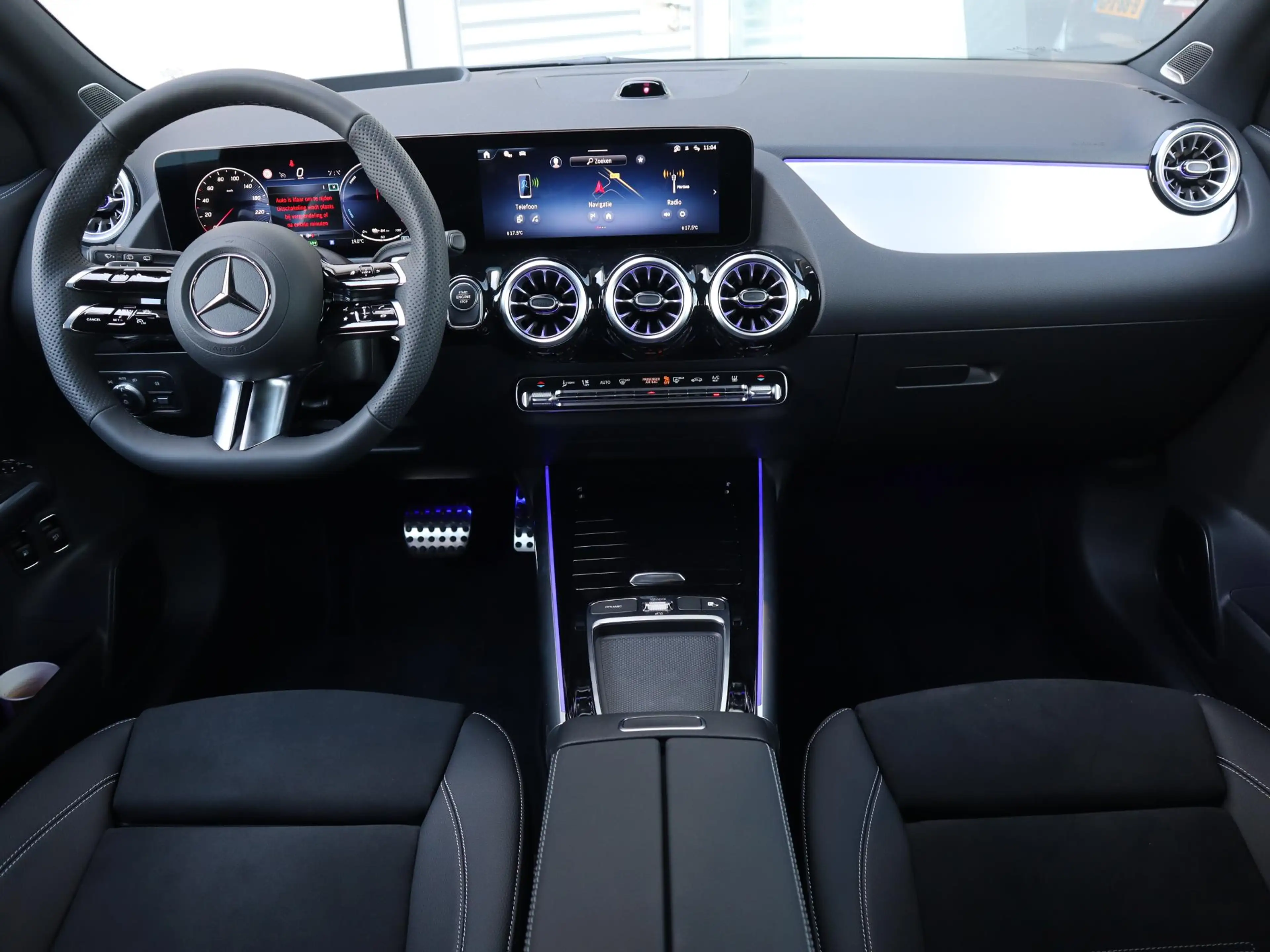 Mercedes-Benz GLA 250 e 140 Years Edition — photo 15