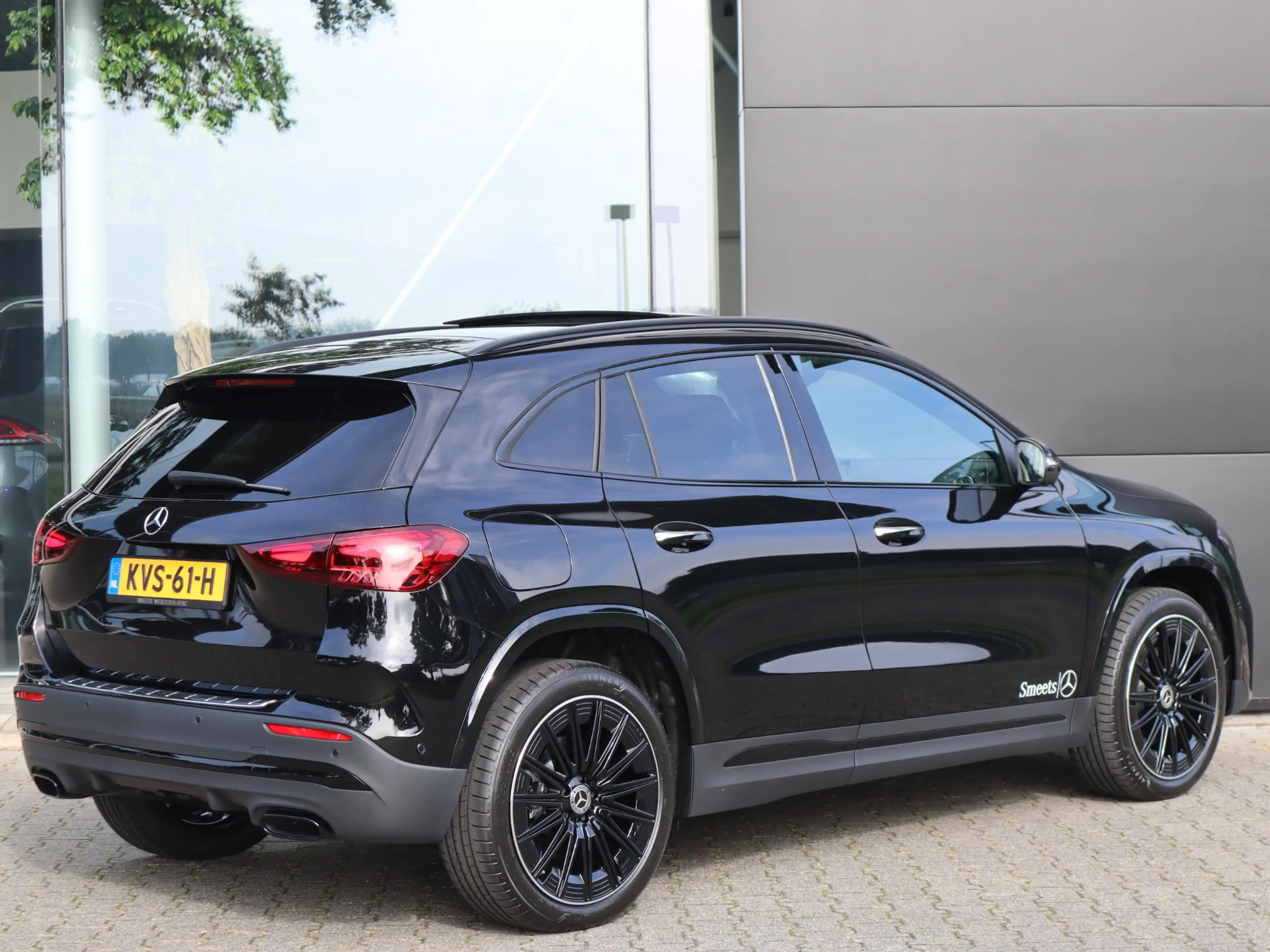 Mercedes-Benz GLA 250 e 140 Years Edition — photo 2