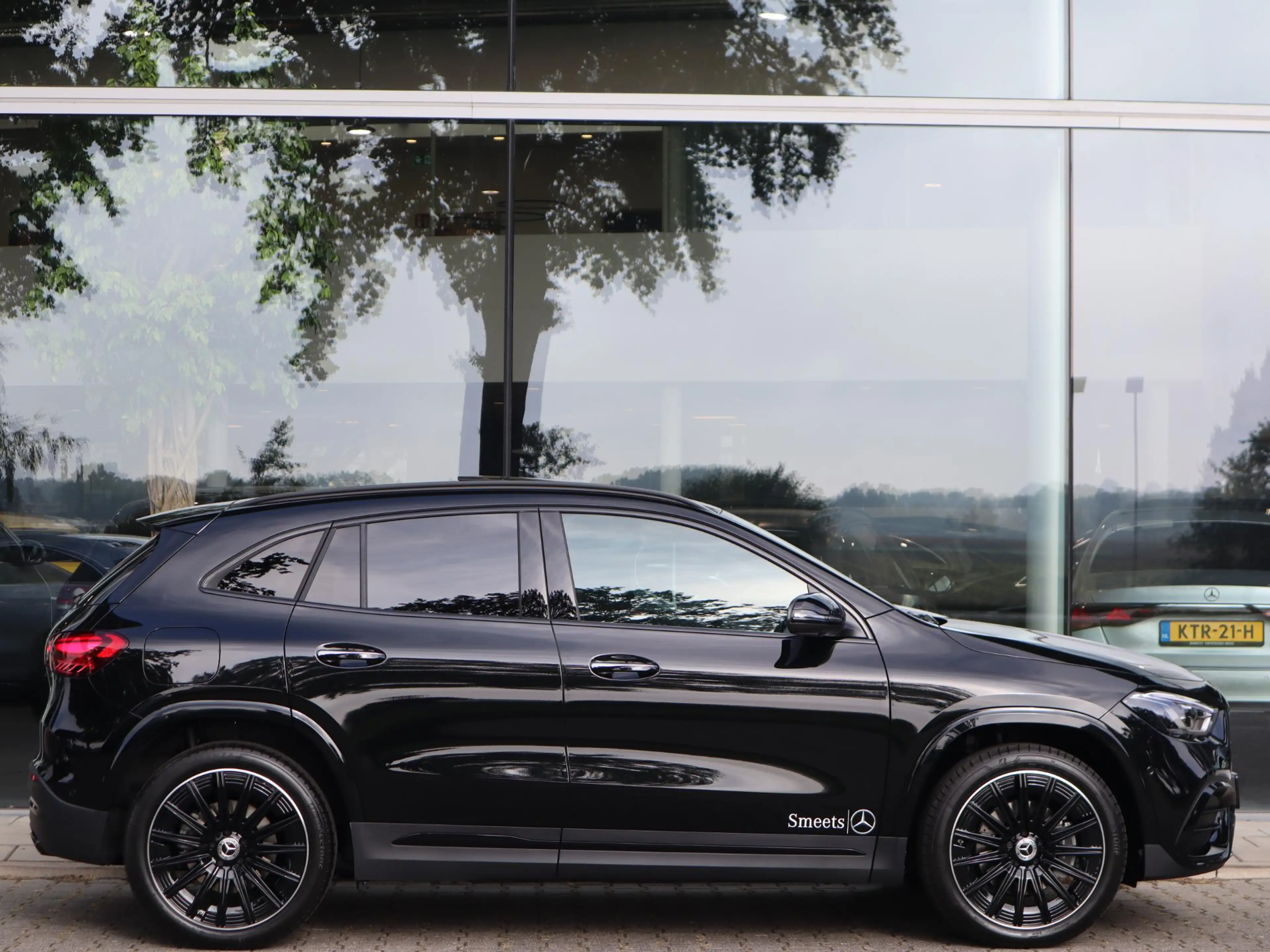 Mercedes-Benz GLA 250 e 140 Years Edition — photo 5