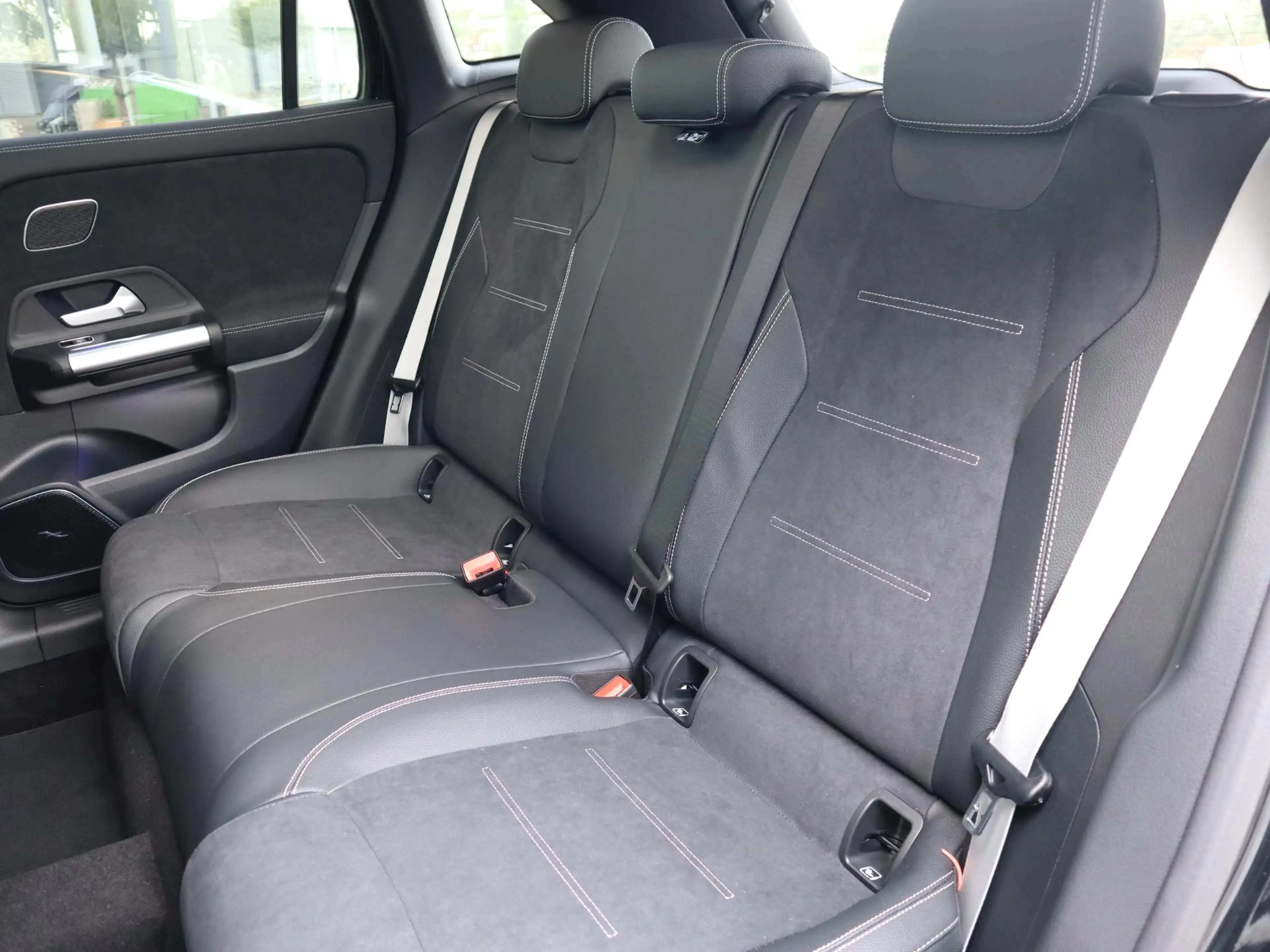 Mercedes-Benz GLA 250 e 140 Years Edition — photo 14