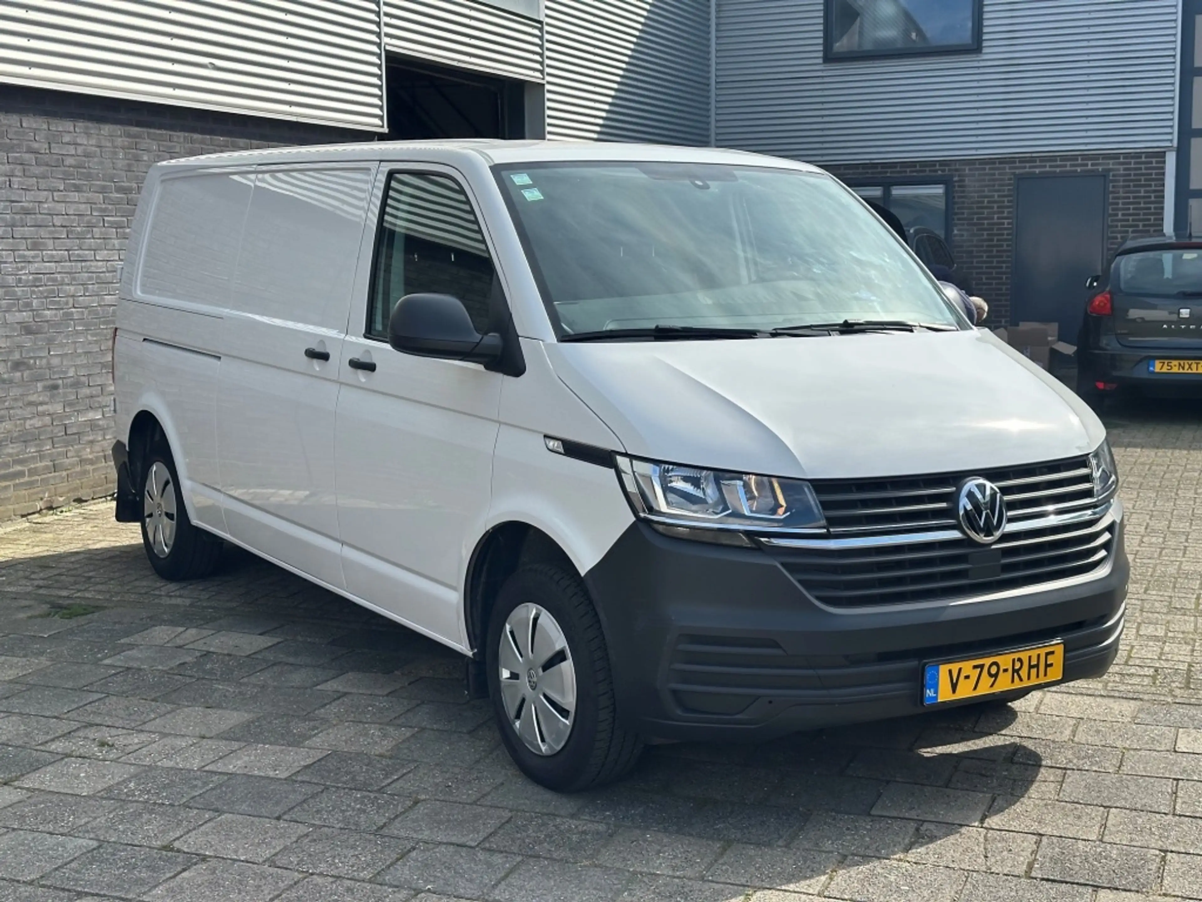 Volkswagen Transporter 2.0 TDI L2H1 150pk, 6-bak, Bijrijdersbank — photo 2