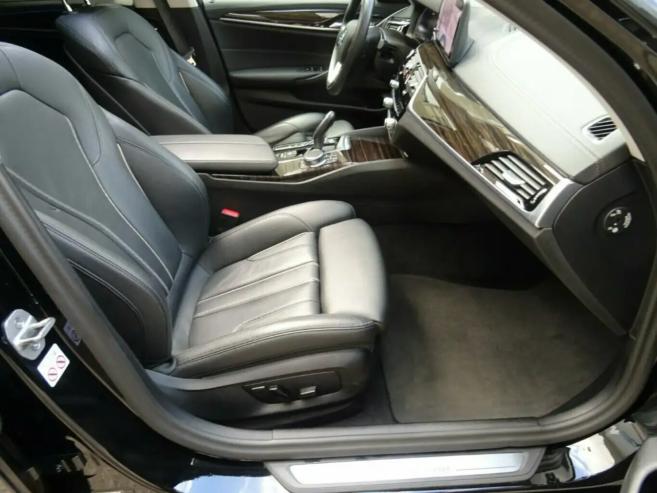 BMW 530 530e xDrive Tour LuxuryLine Autom,AHK,Leder,ACC, миниатюра 6