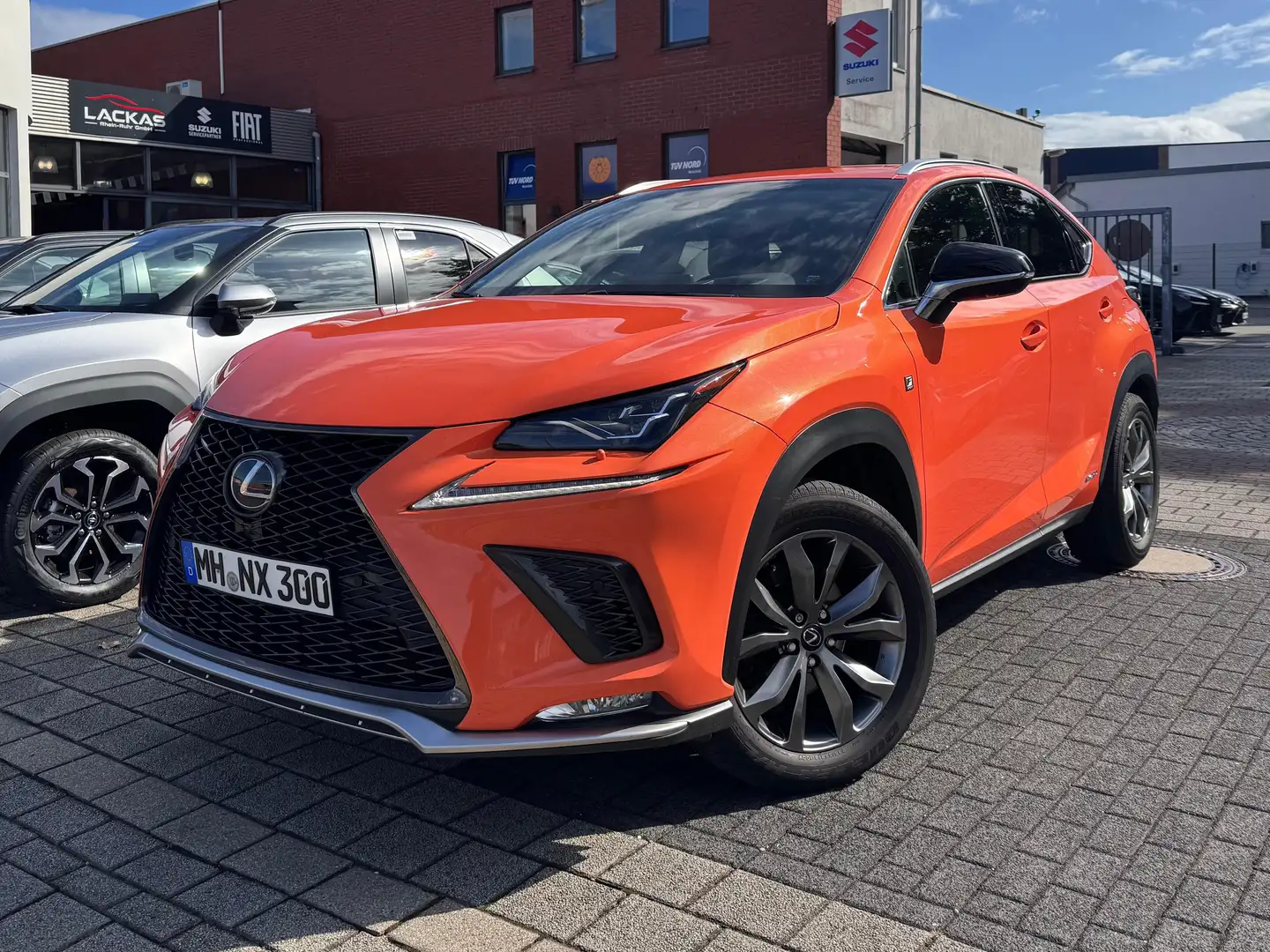 Lexus NX 300h NX 300h E-FOUR F SPORT Orange - 1