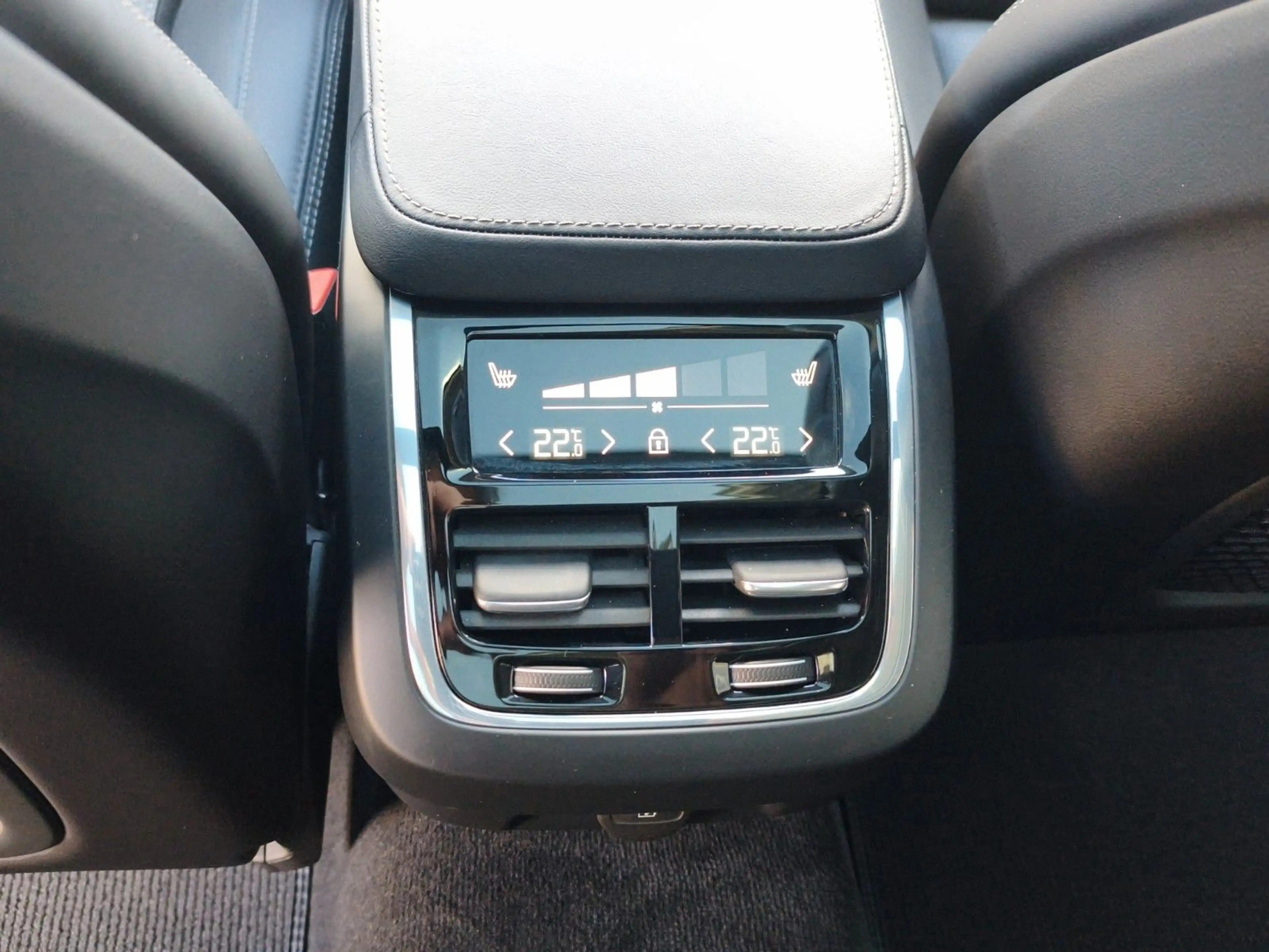 Volvo V90 Cross Country B5 Ultimate AWD — photo 12