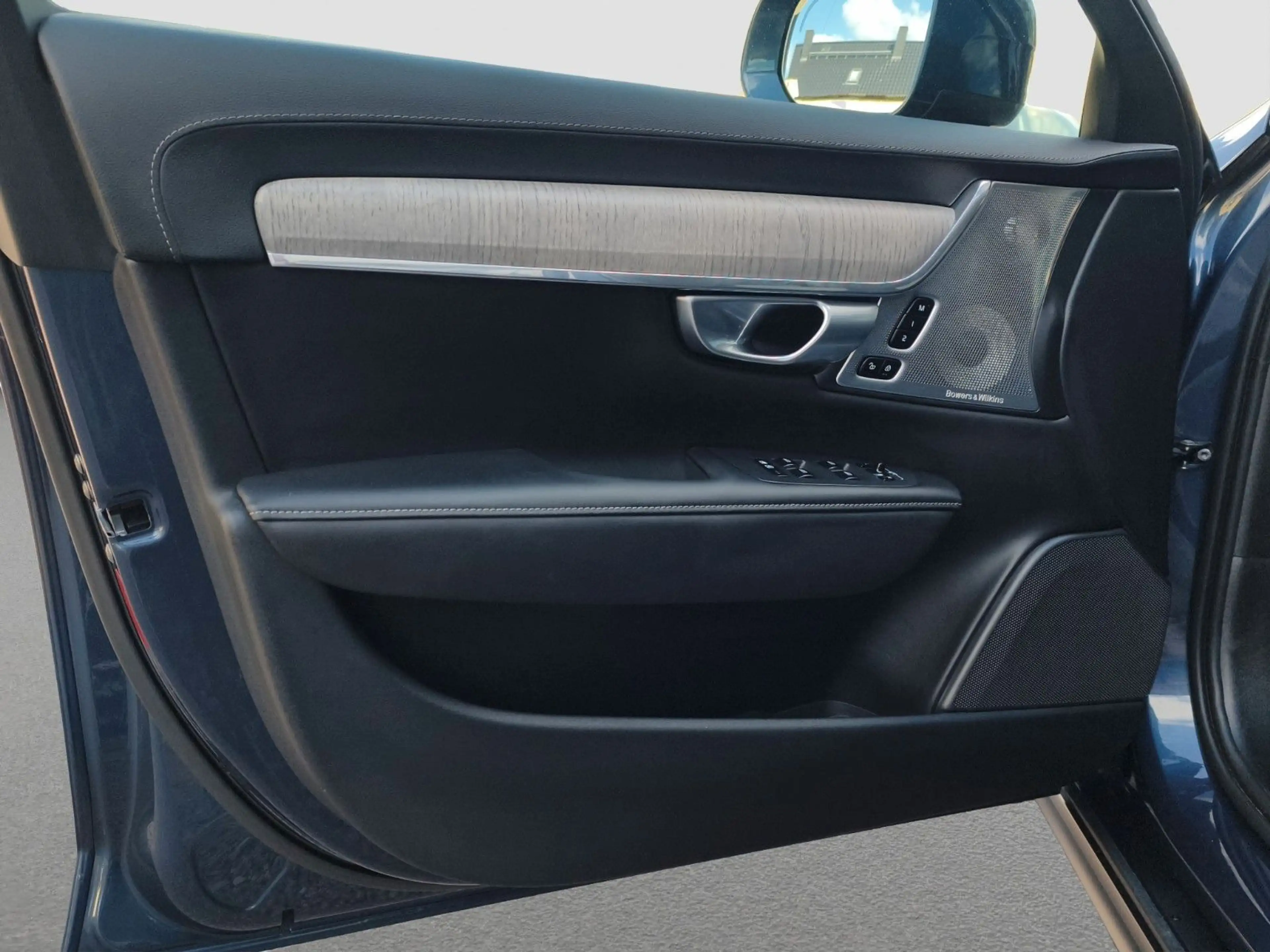 Volvo V90 Cross Country B5 Ultimate AWD — photo 13