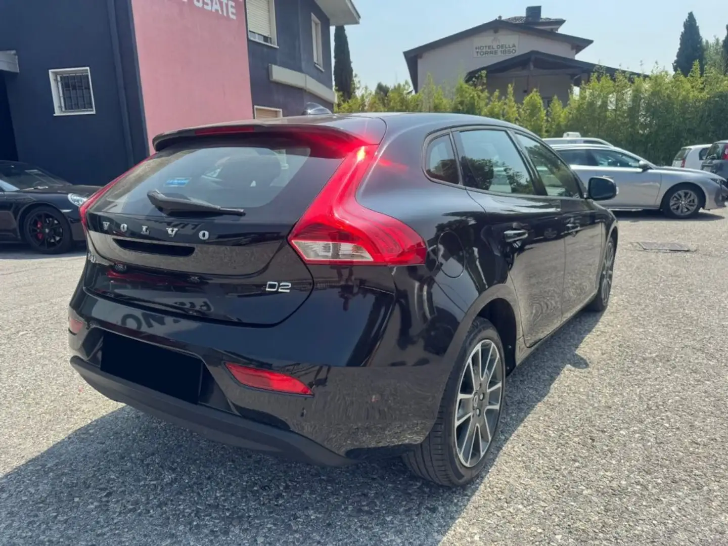 Volvo V40 D2 R-design Momentum Nero - 2