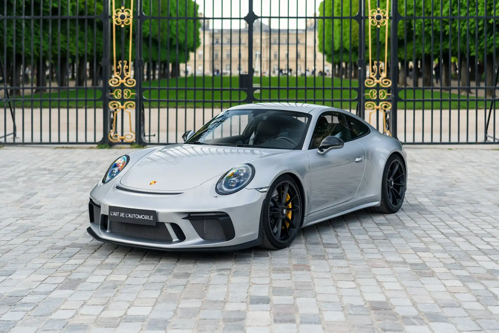 Porsche 991 GT3 Touring - GT Silver, 6 500 kms, first hand Argent - 1