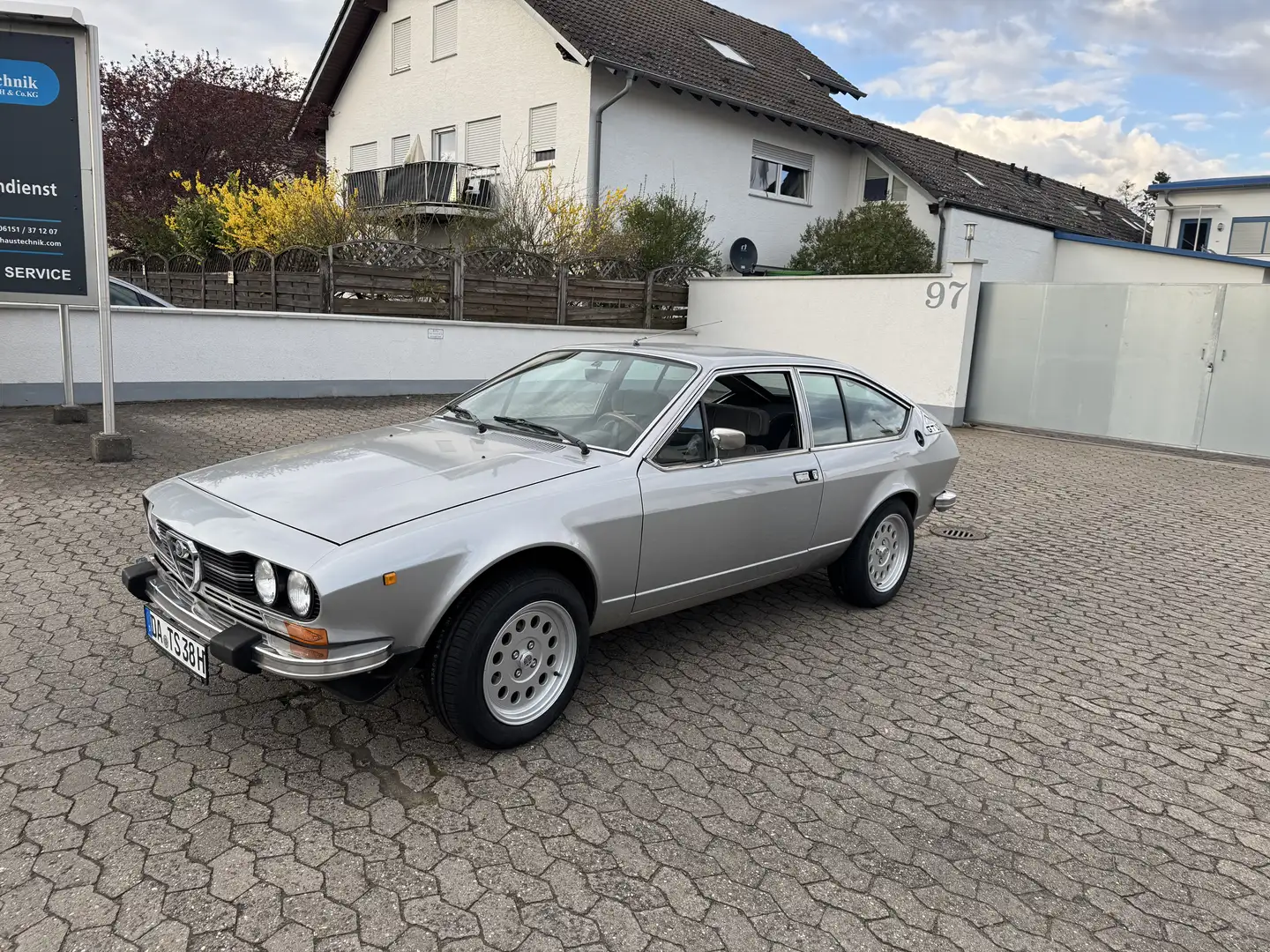 Alfa Romeo Alfetta GTV - 1