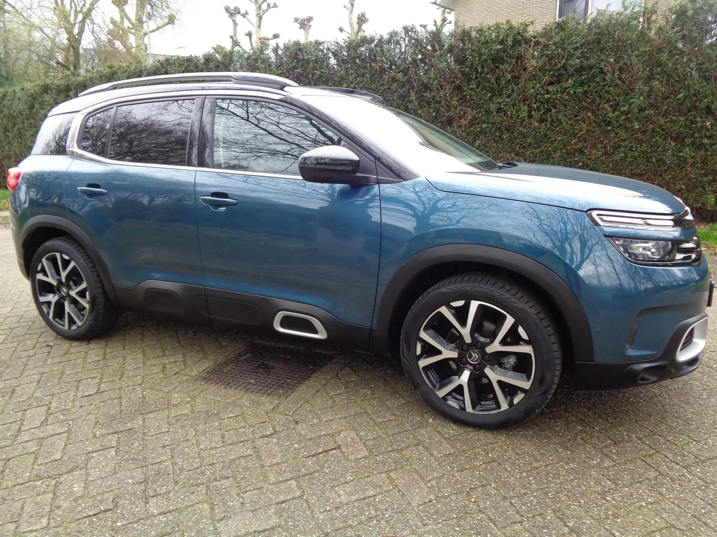 Citroen C5 Aircross 1.2 PureTech Business Plus Zelená - 1