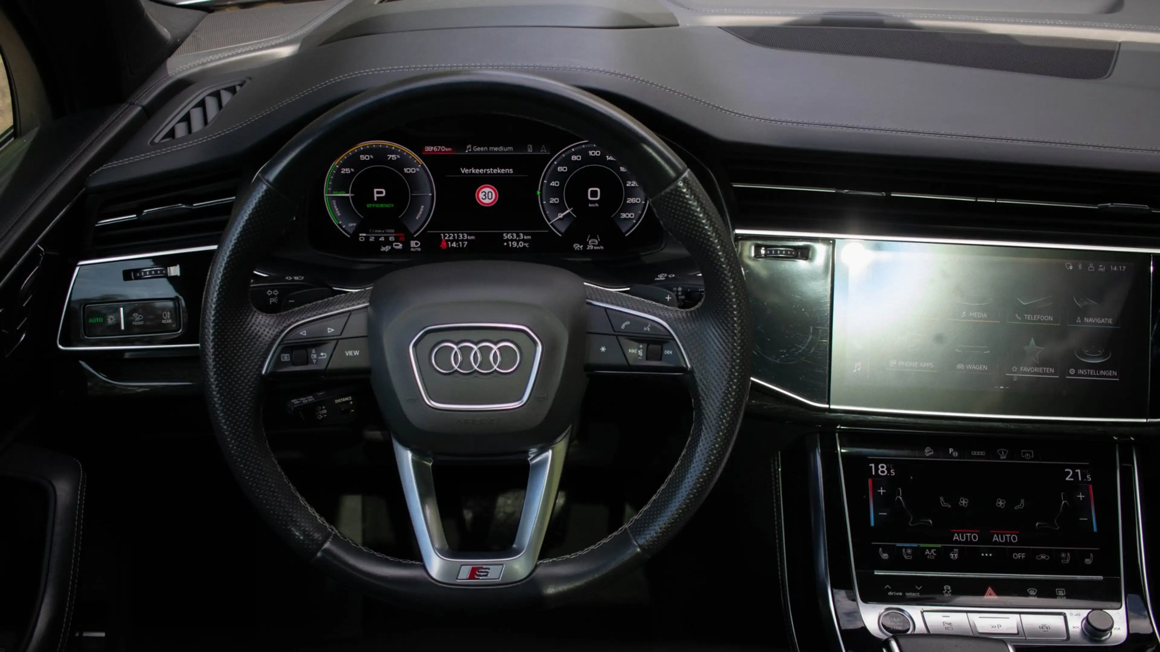 Audi Q7 60 TFSI e quattro Competition — photo 34