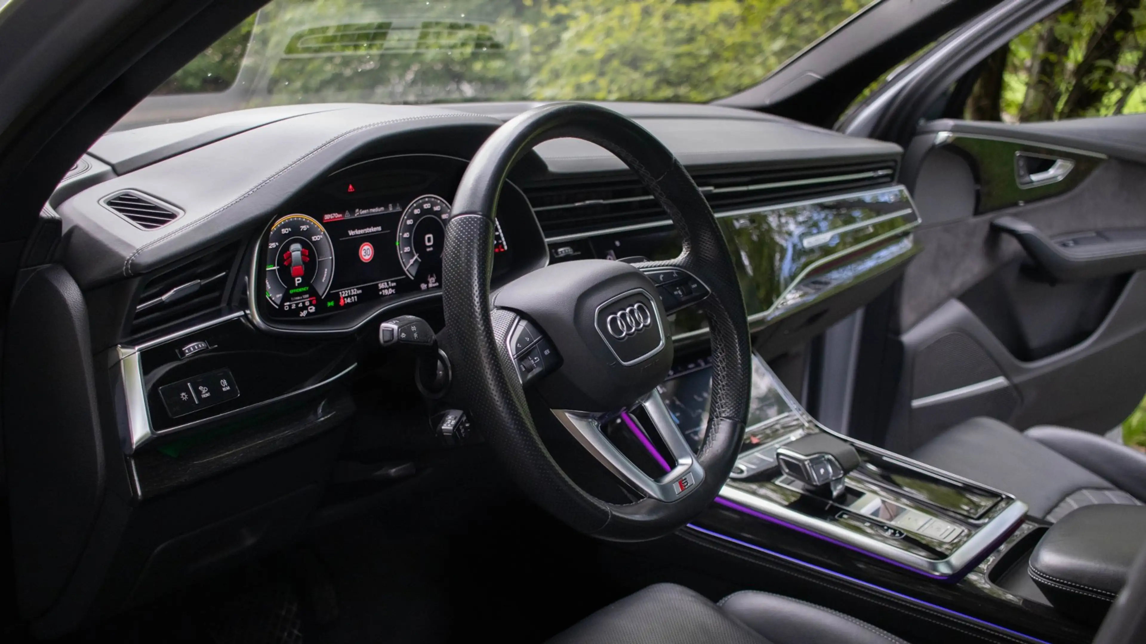 Audi Q7 60 TFSI e quattro Competition — photo 31