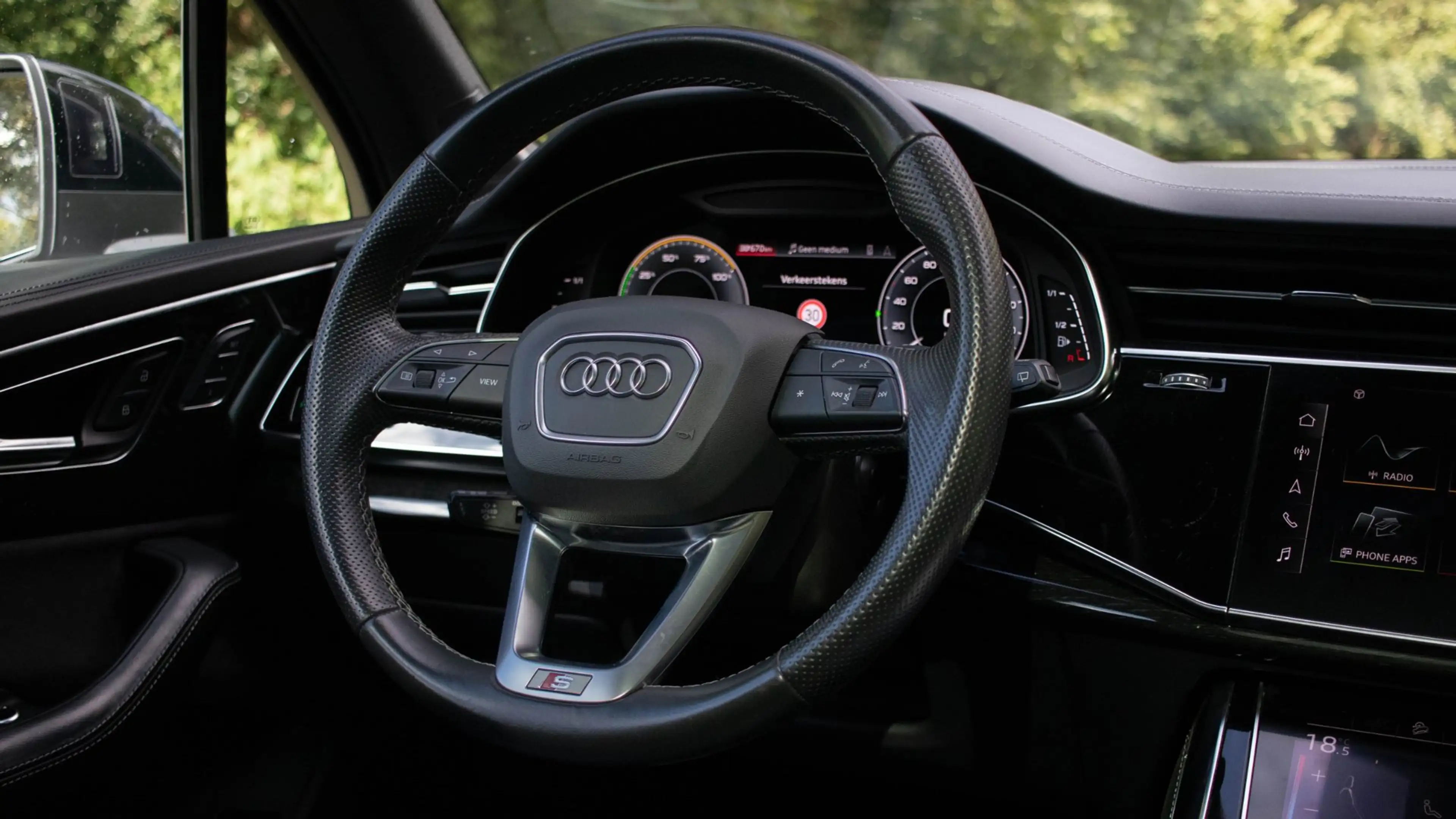 Audi Q7 60 TFSI e quattro Competition — photo 36