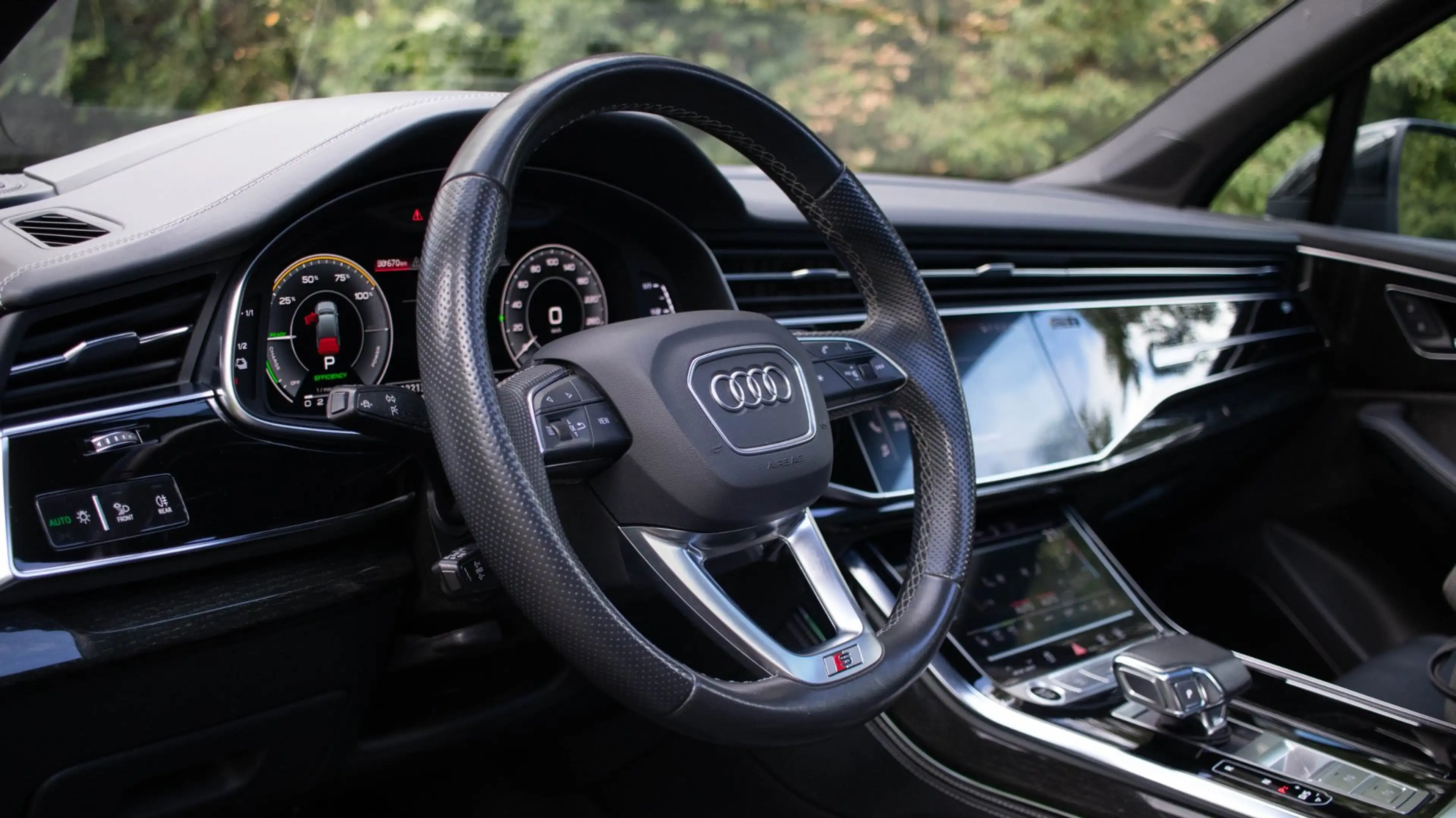 Audi Q7 60 TFSI e quattro Competition — photo 48