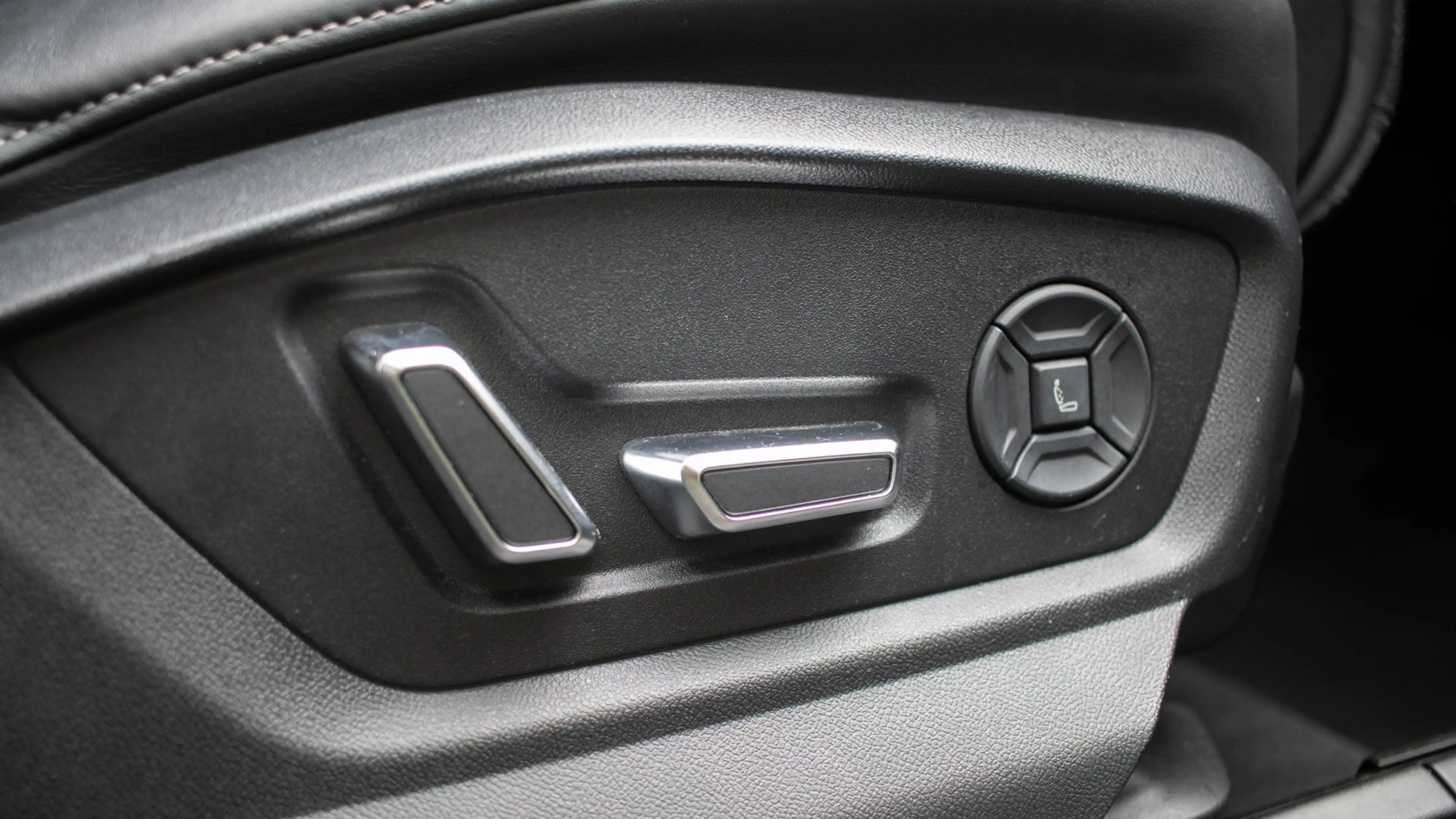Audi Q7 60 TFSI e quattro Competition — photo 26
