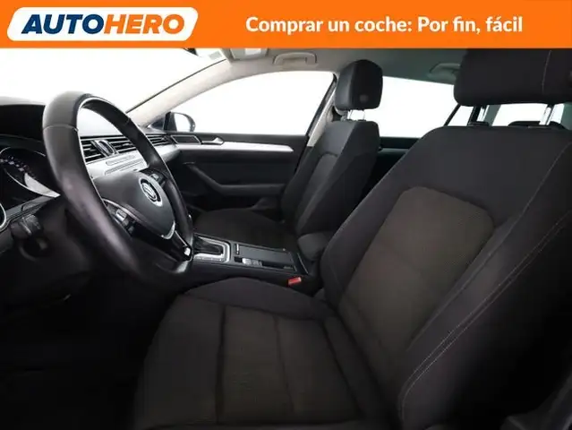Volkswagen Passat view 11