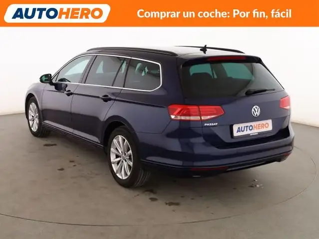 Volkswagen Passat view 4