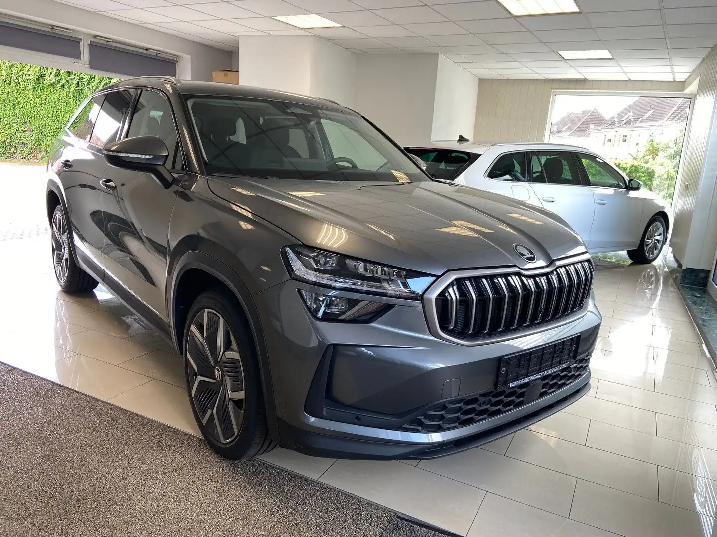 Skoda Kodiaq 1.5 TSI iV Plug-in Hybrid AHK schwenkbar Gris - 1