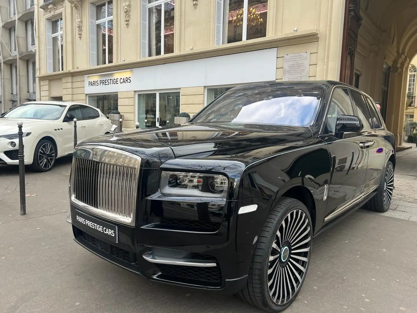 Rolls-Royce Cullinan Siyah - 1
