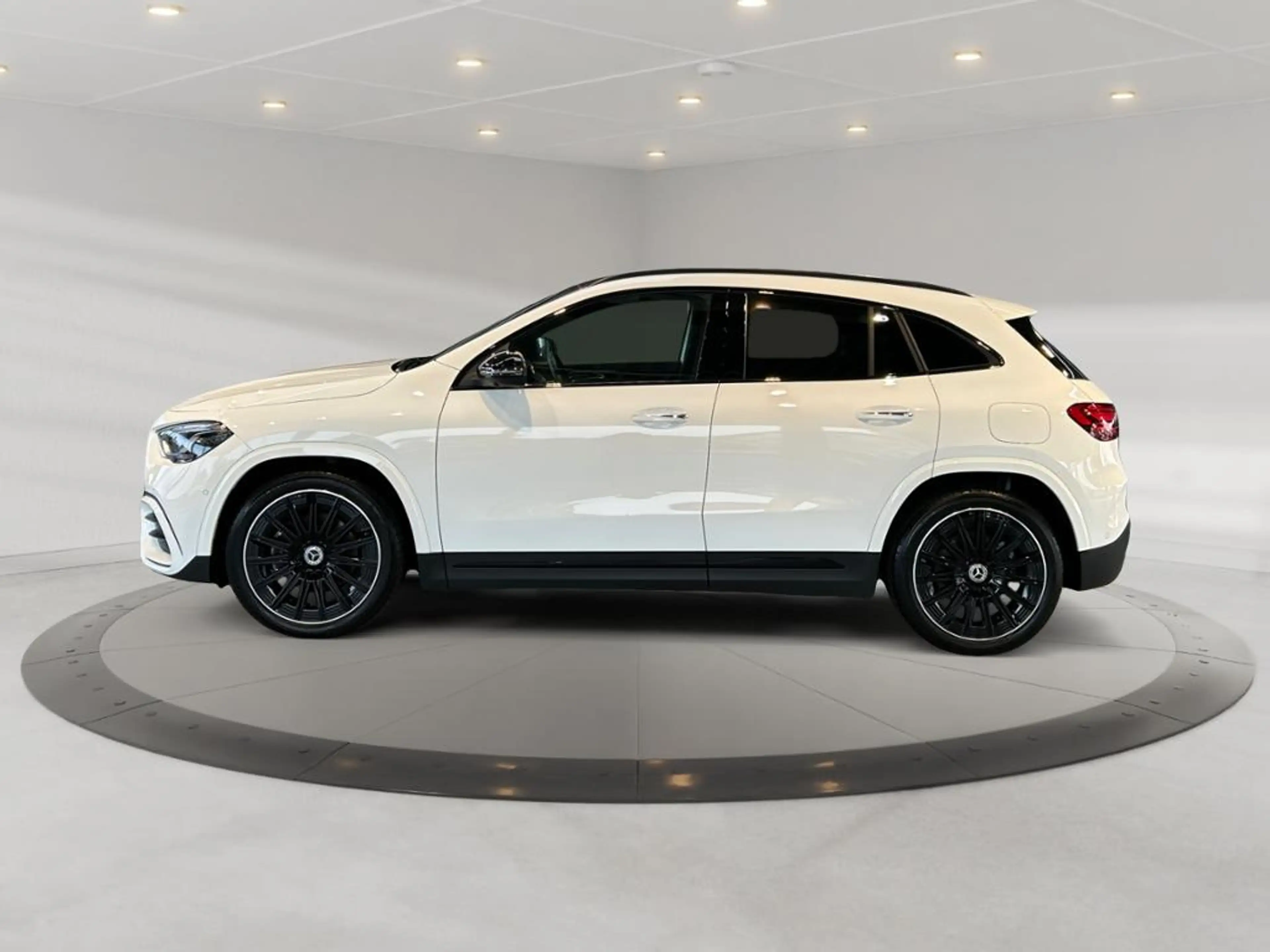Mercedes-Benz GLA 220 d 4matic AMG AMG+MBUX+MBeam+Night+AHK — photo 4