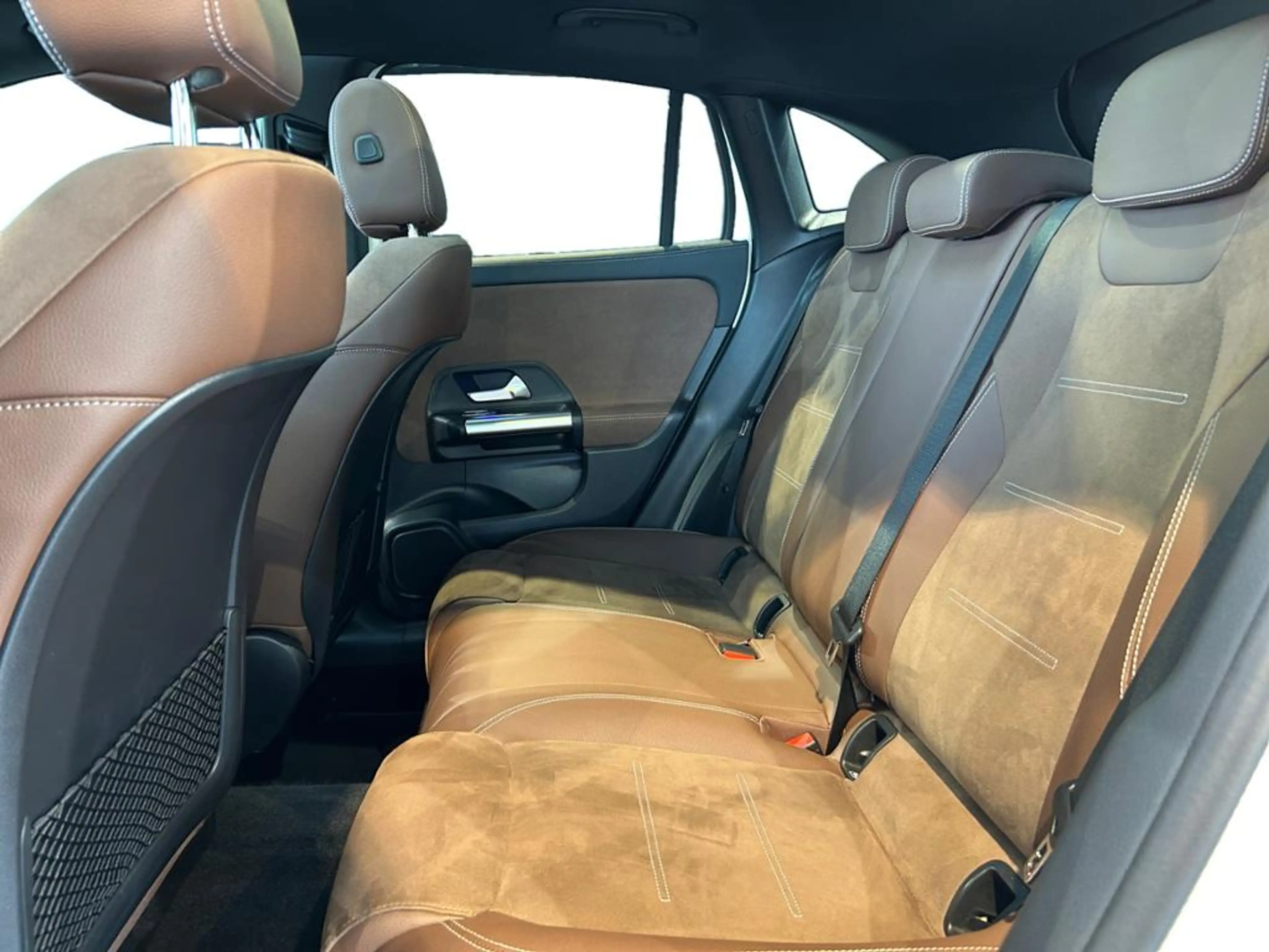 Mercedes-Benz GLA 220 d 4matic AMG AMG+MBUX+MBeam+Night+AHK — photo 11