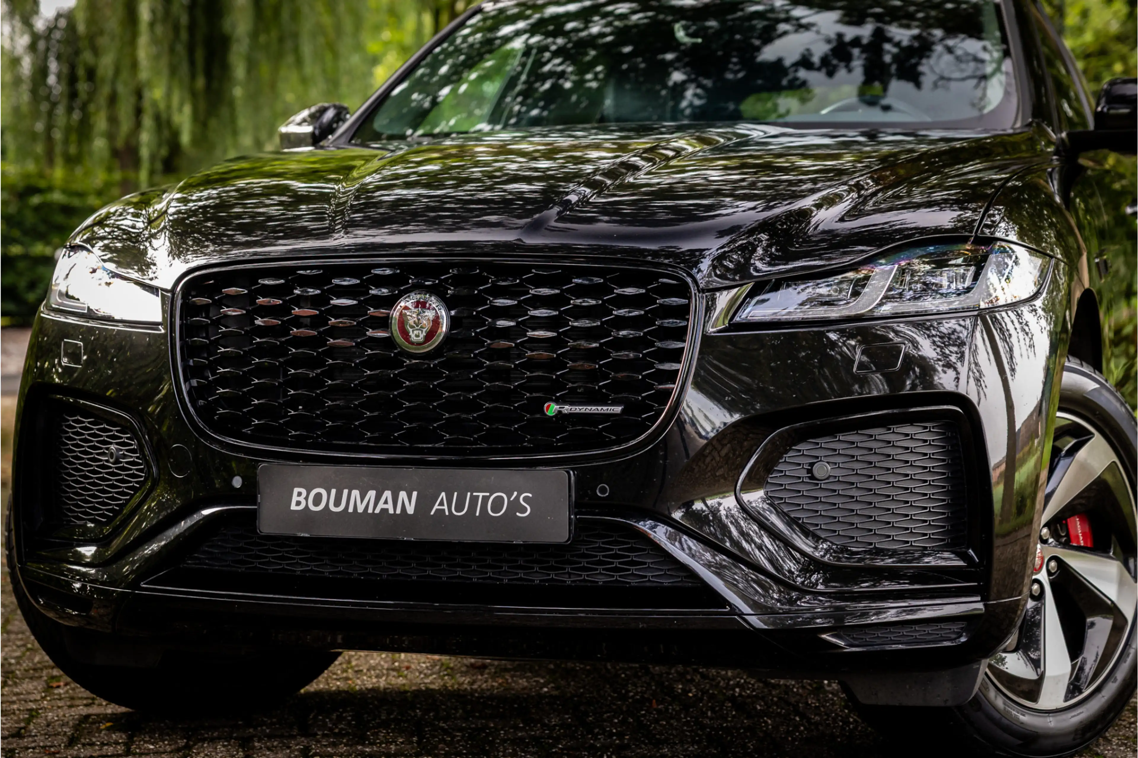 Jaguar F-Pace 2.0 P400e PHEV R-Dynamic Black Panorama Adaptive C — photo 2