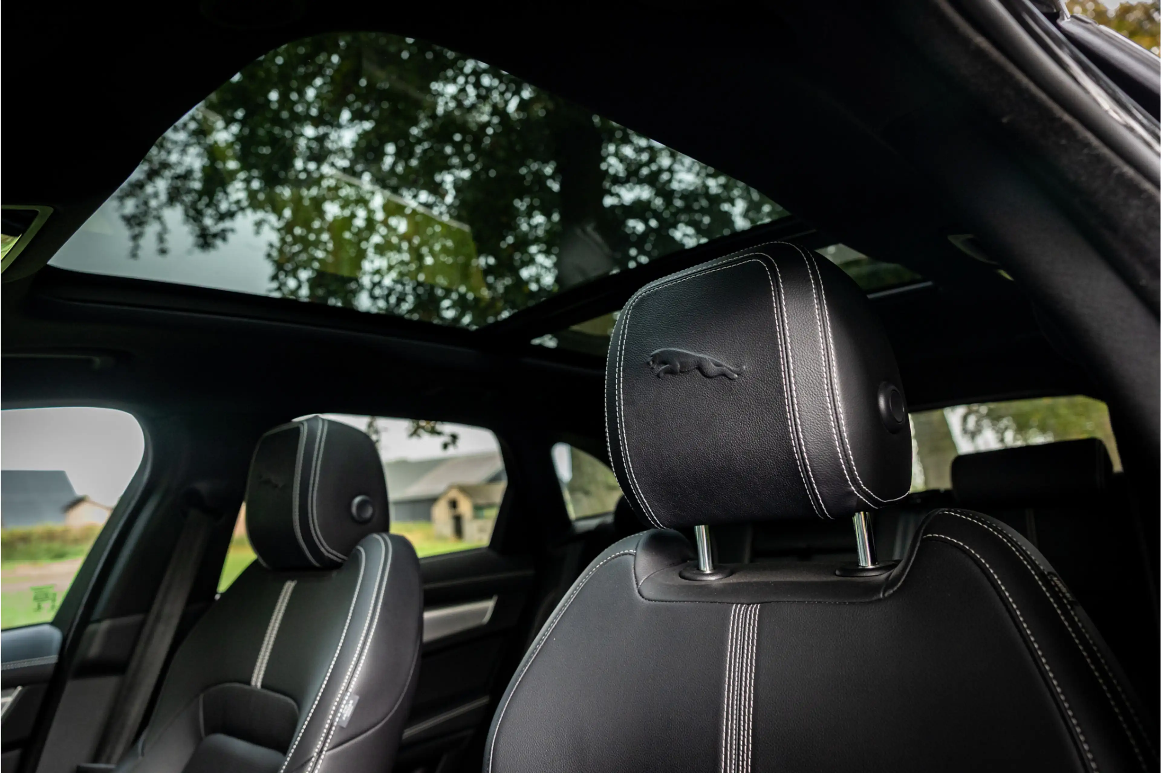 Jaguar F-Pace 2.0 P400e PHEV R-Dynamic Black Panorama Adaptive C — photo 7