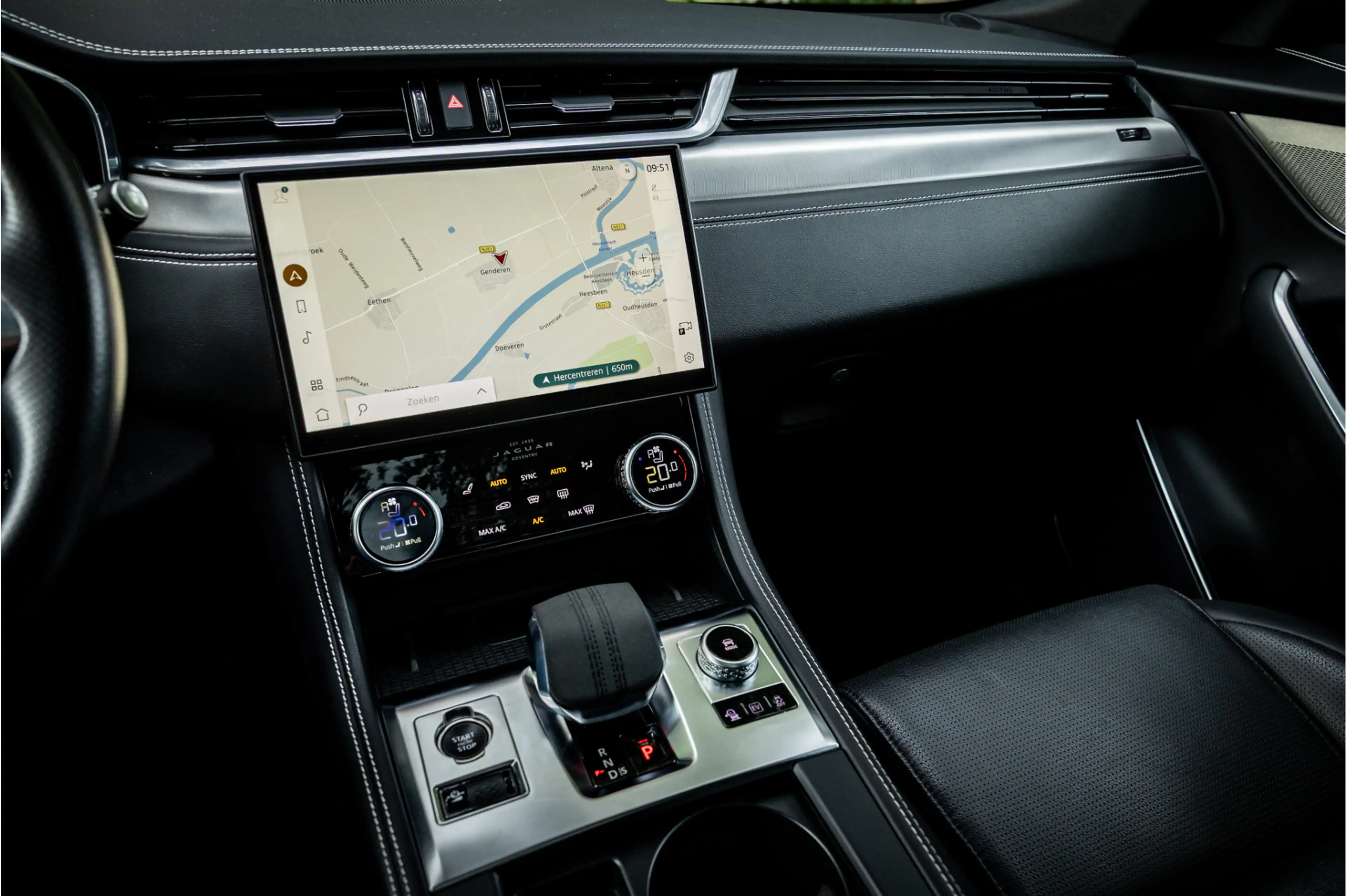 Jaguar F-Pace 2.0 P400e PHEV R-Dynamic Black Panorama Adaptive C — photo 10
