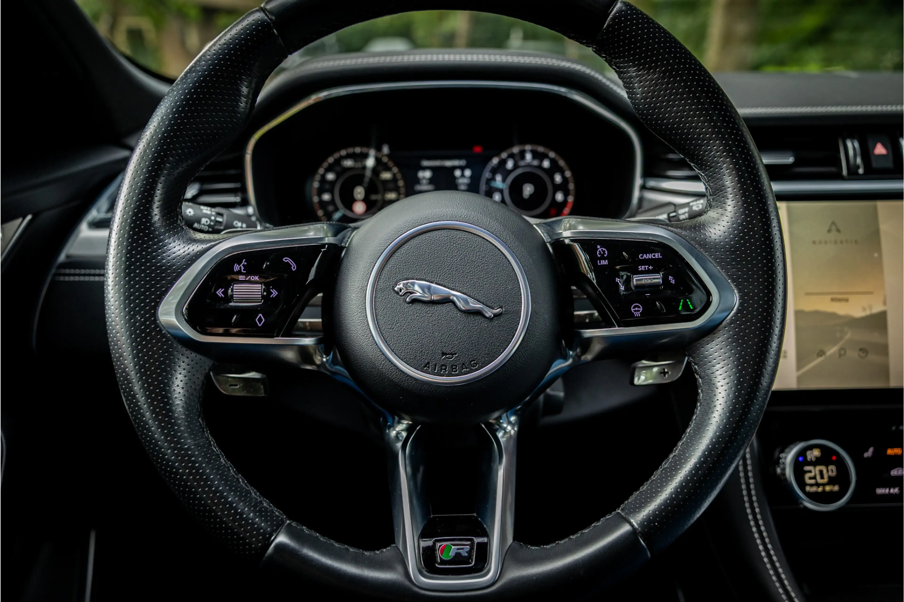 Jaguar F-Pace 2.0 P400e PHEV R-Dynamic Black Panorama Adaptive C — photo 9