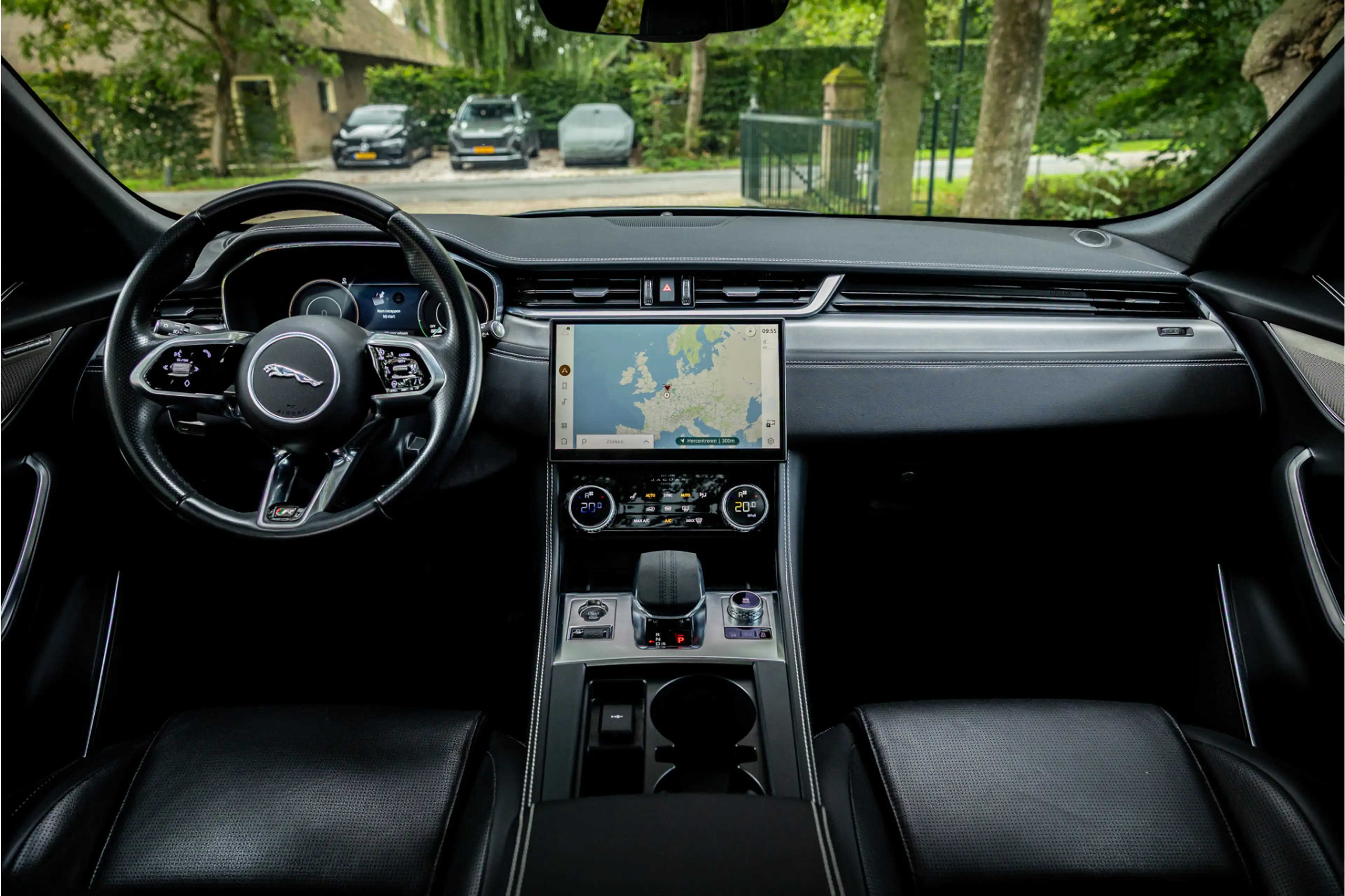 Jaguar F-Pace 2.0 P400e PHEV R-Dynamic Black Panorama Adaptive C — photo 8