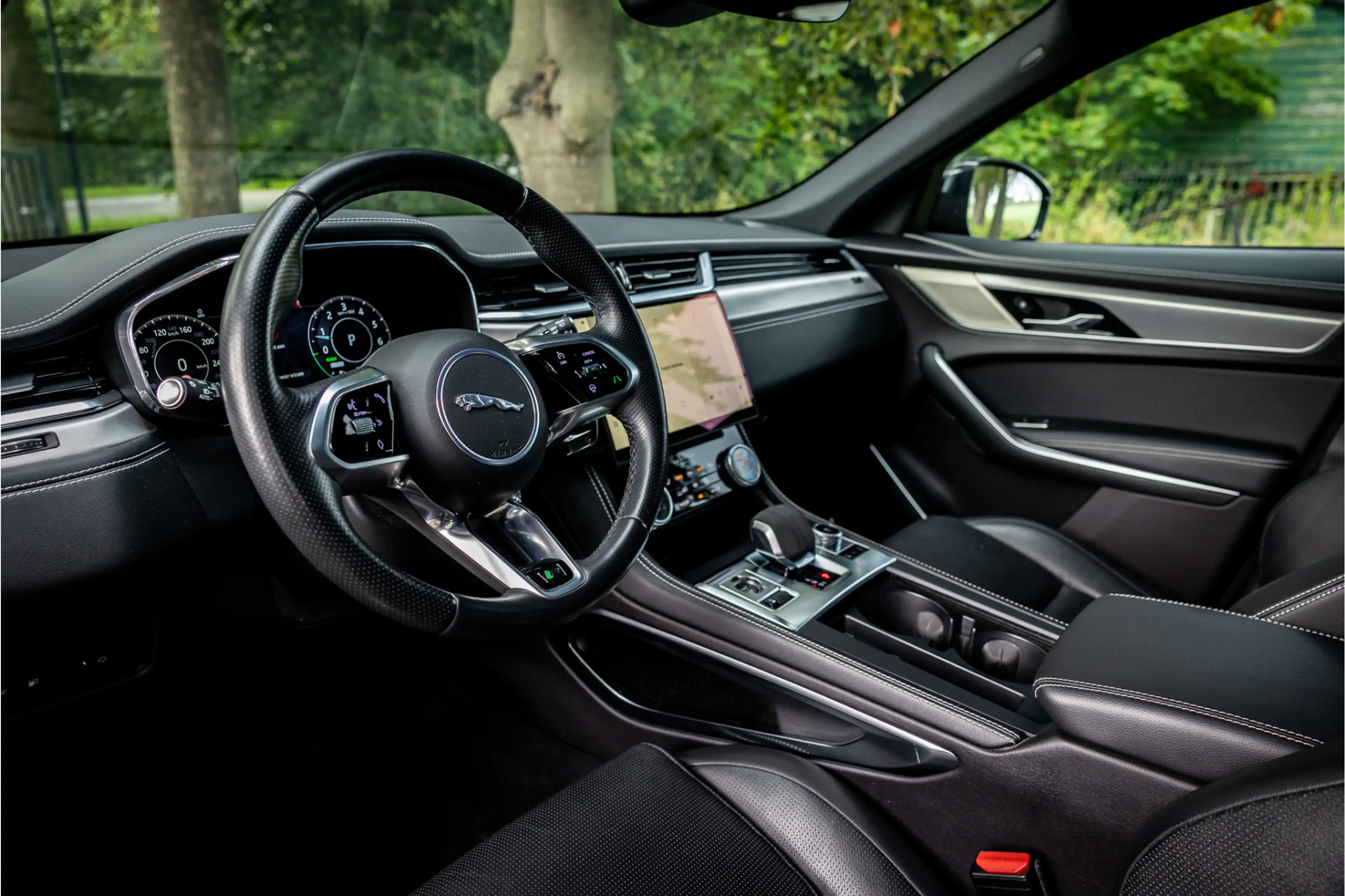 Jaguar F-Pace 2.0 P400e PHEV R-Dynamic Black Panorama Adaptive C — photo 5