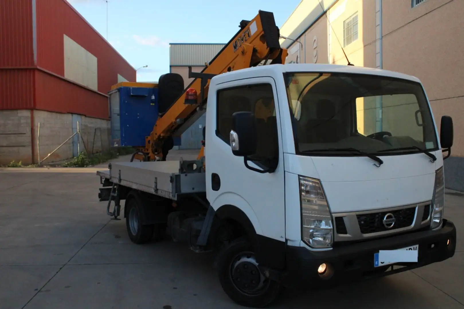 Nissan Cabstar 28.12/2 Cabina Abatible Básico Weiß - 2