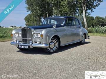 Sedan 6.2 V8 Rolls Royce Silver Cloud uitgevoerd