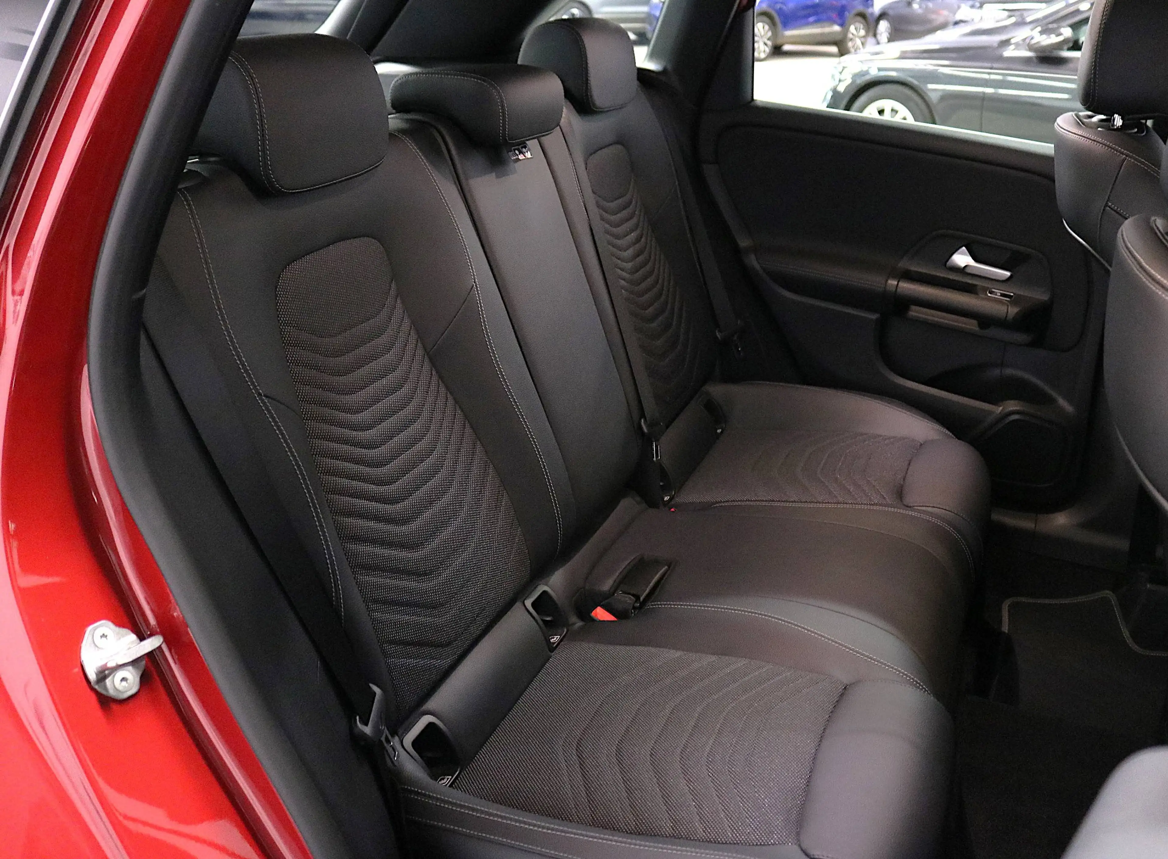 Mercedes-Benz B 200 d 2,0 Ltr*1HAND*NAVI*PDC*CAM*LED*SHZ*Teilleder*Tempo*u.v.m — photo 12