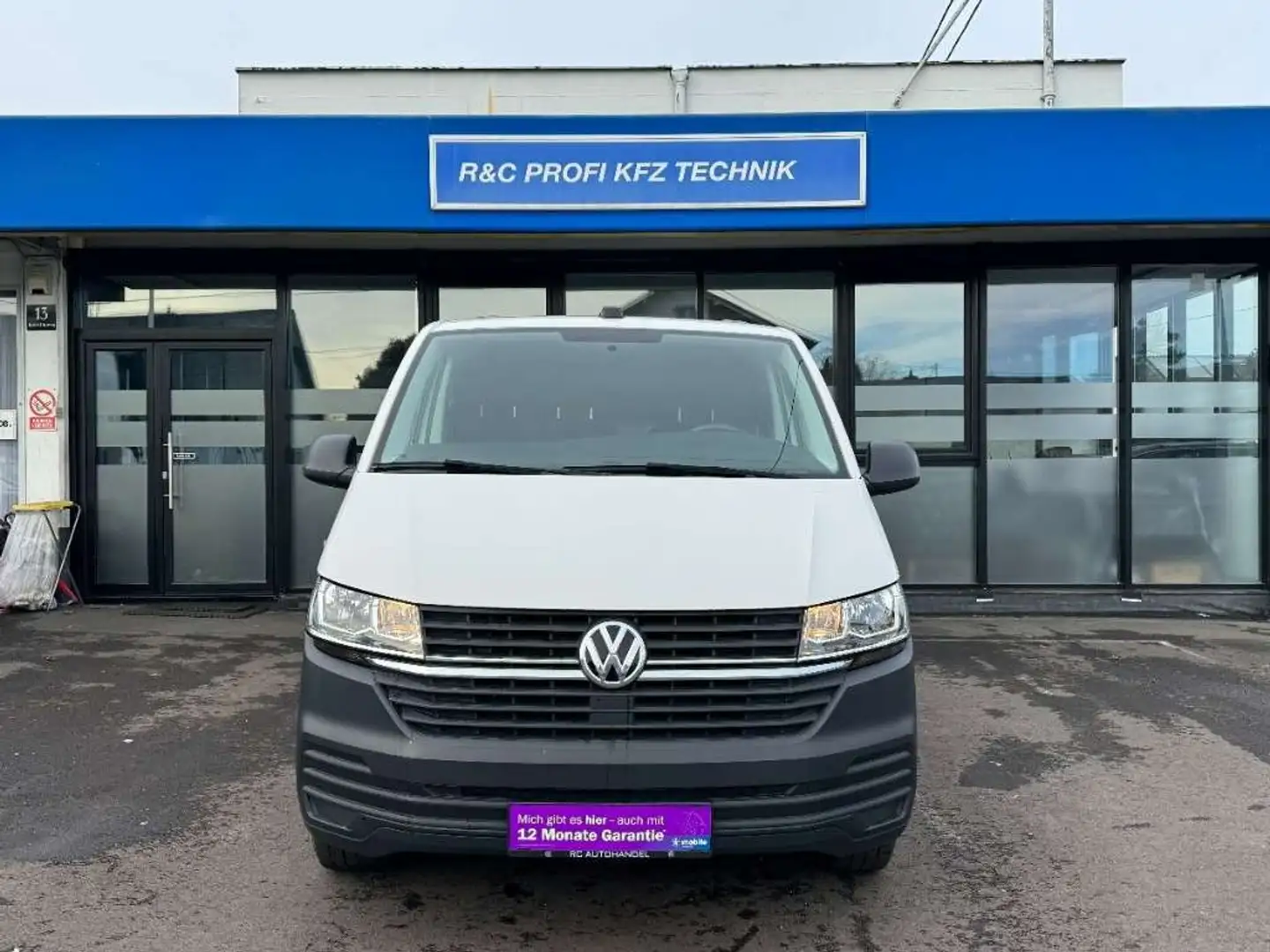 Volkswagen T6.1 Kastenwagen KR 2,0 TDI Bulli/MWST/AHK/RFK/ACC Weiß - 2