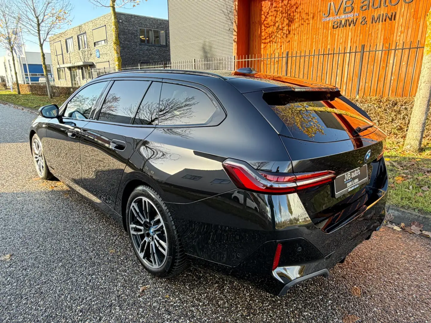 BMW i5 Touring EDrive40 M-Sport PRO, B&W, panorama, trekh Noir - 2