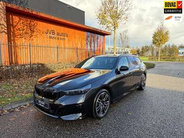 Touring EDrive40 M-Sport PRO, B&W, panorama, trekh