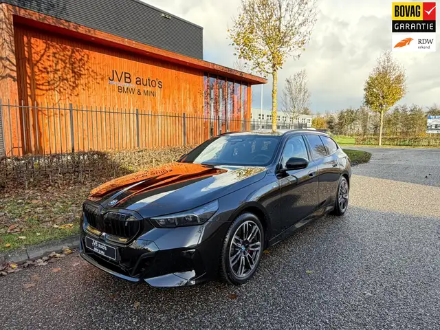 BMW i5 Touring EDrive40 M-Sport PRO, B&W, panorama, trekh
