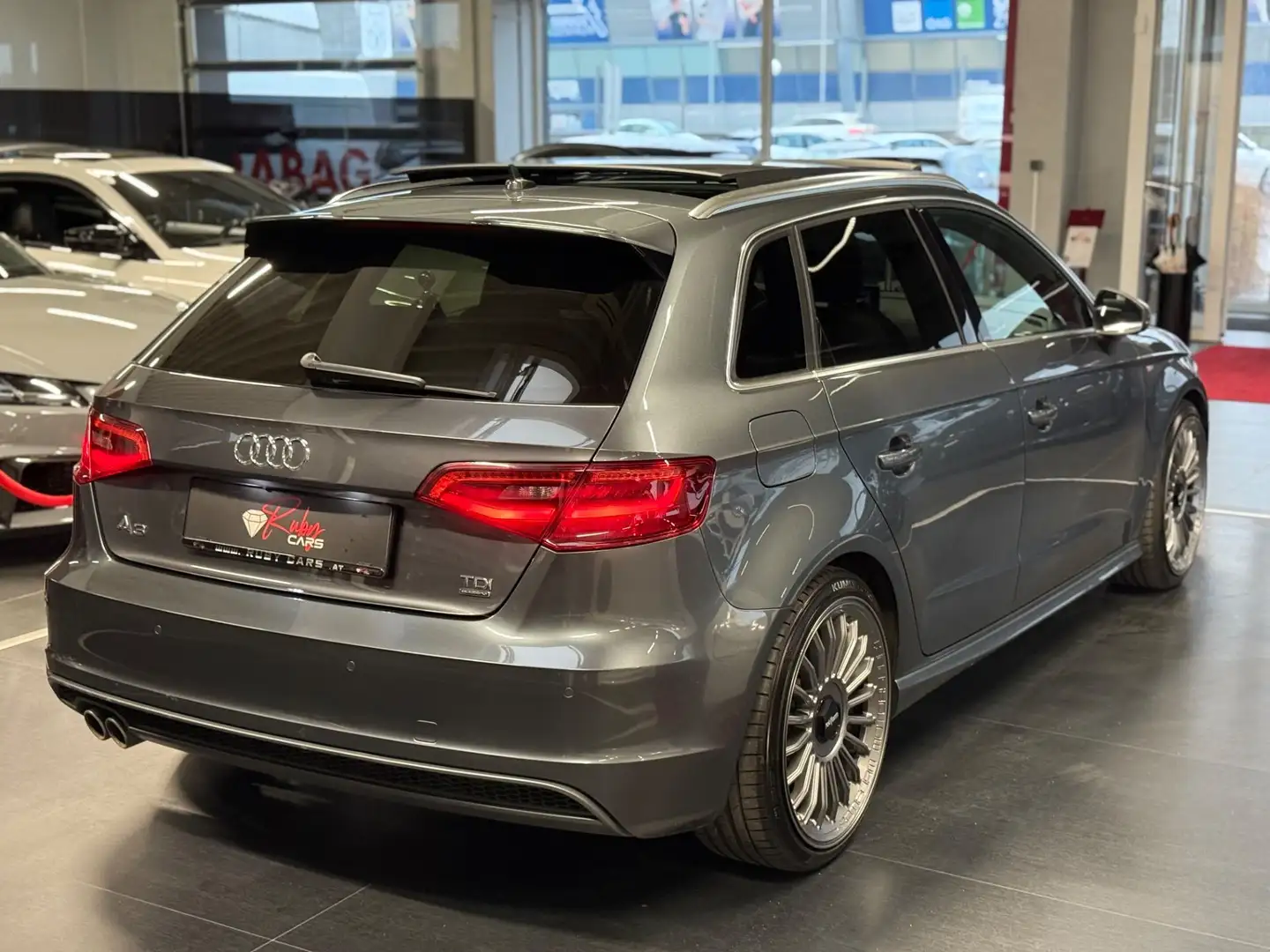 Audi A3 2.0 TDI S line Sportpaket quattro Grau - 2